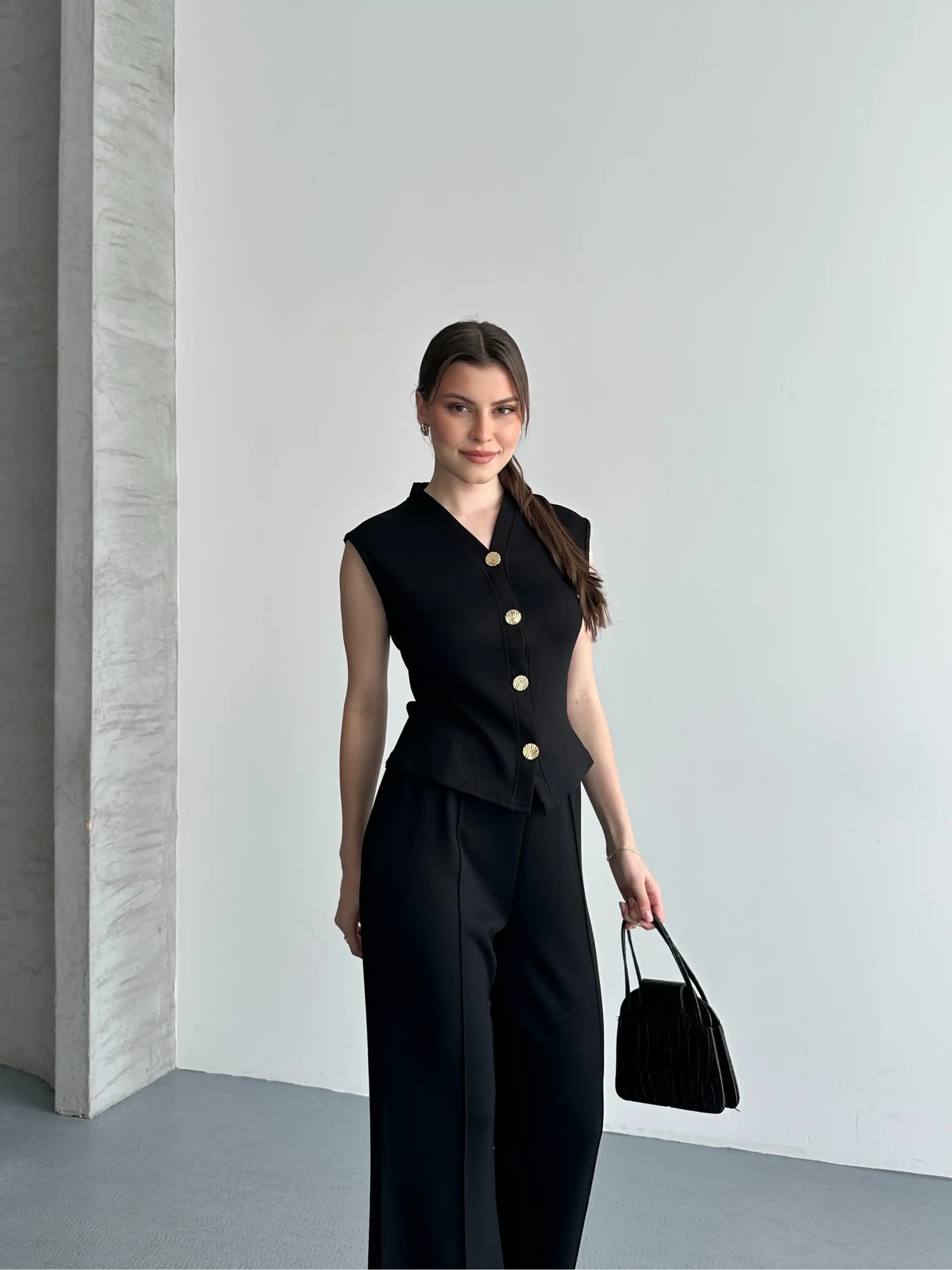 GOLD DÜĞME DETAYLI YELEKLİ TAKIM-SİYAH