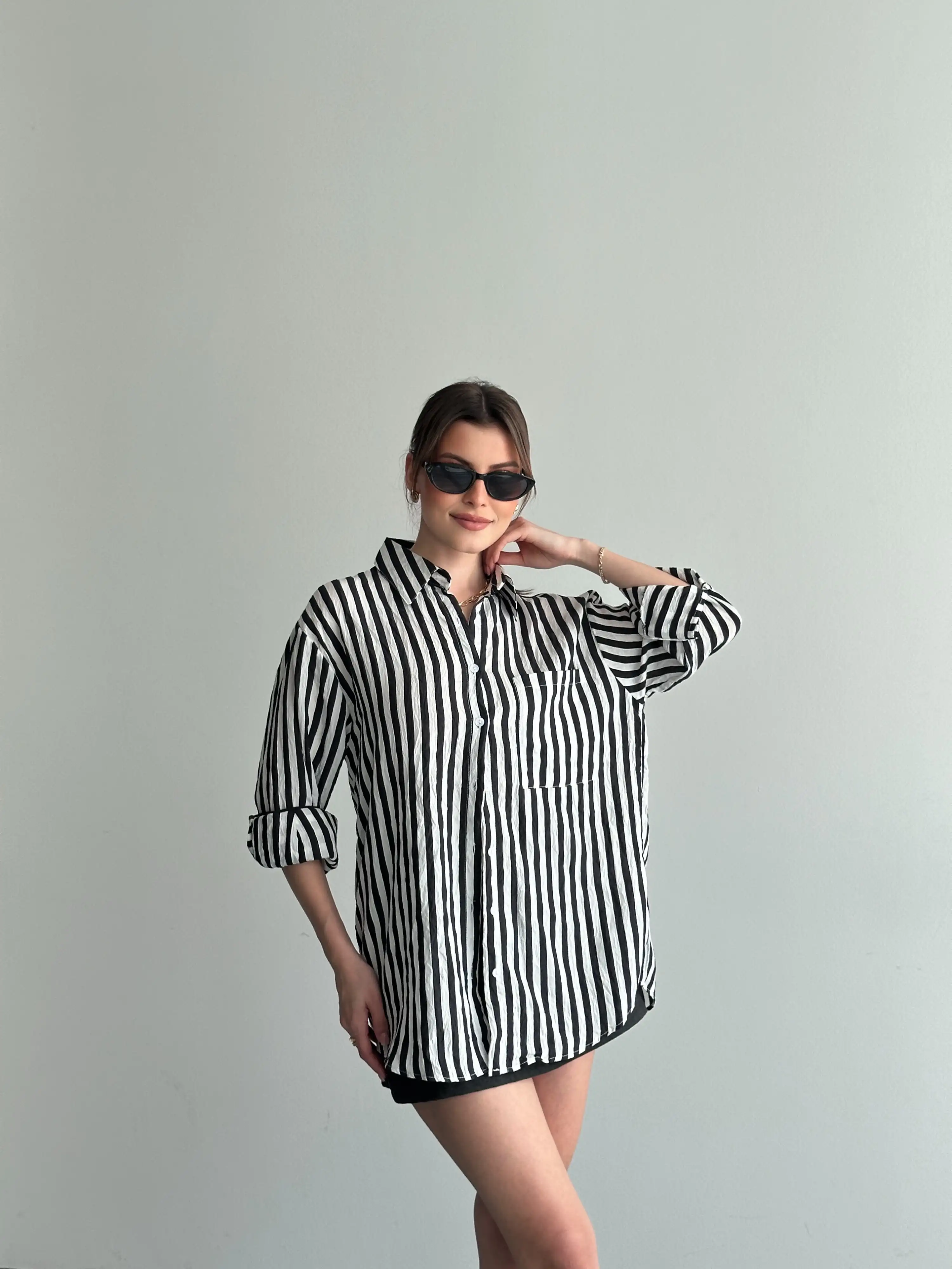 OVERSIZE ÇİZGİLİ CEPLİ GÖMLEK-SİYAH