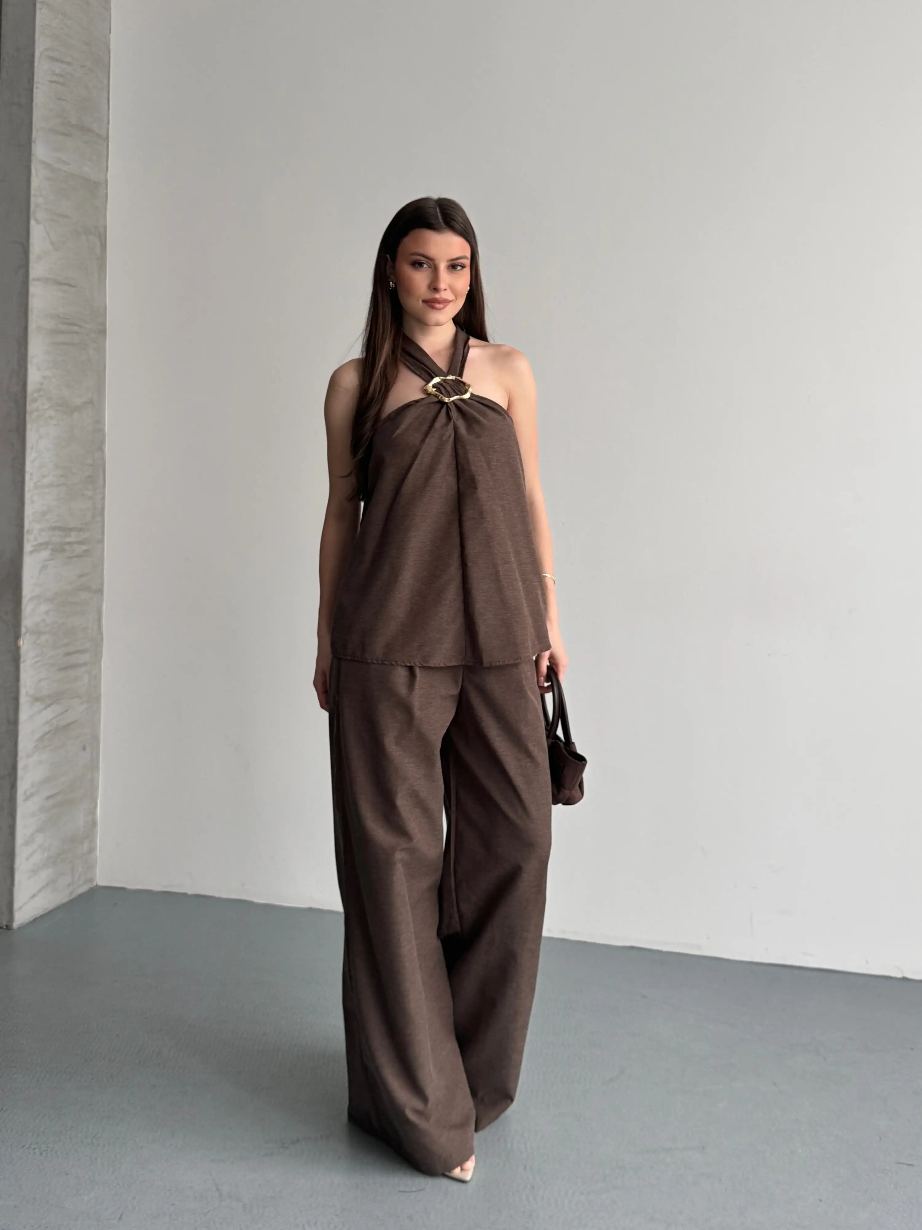 BOYUN GEÇİRMELİ GOLD AKSESUARLI PANTOLONLU TAKIM-KAHVE