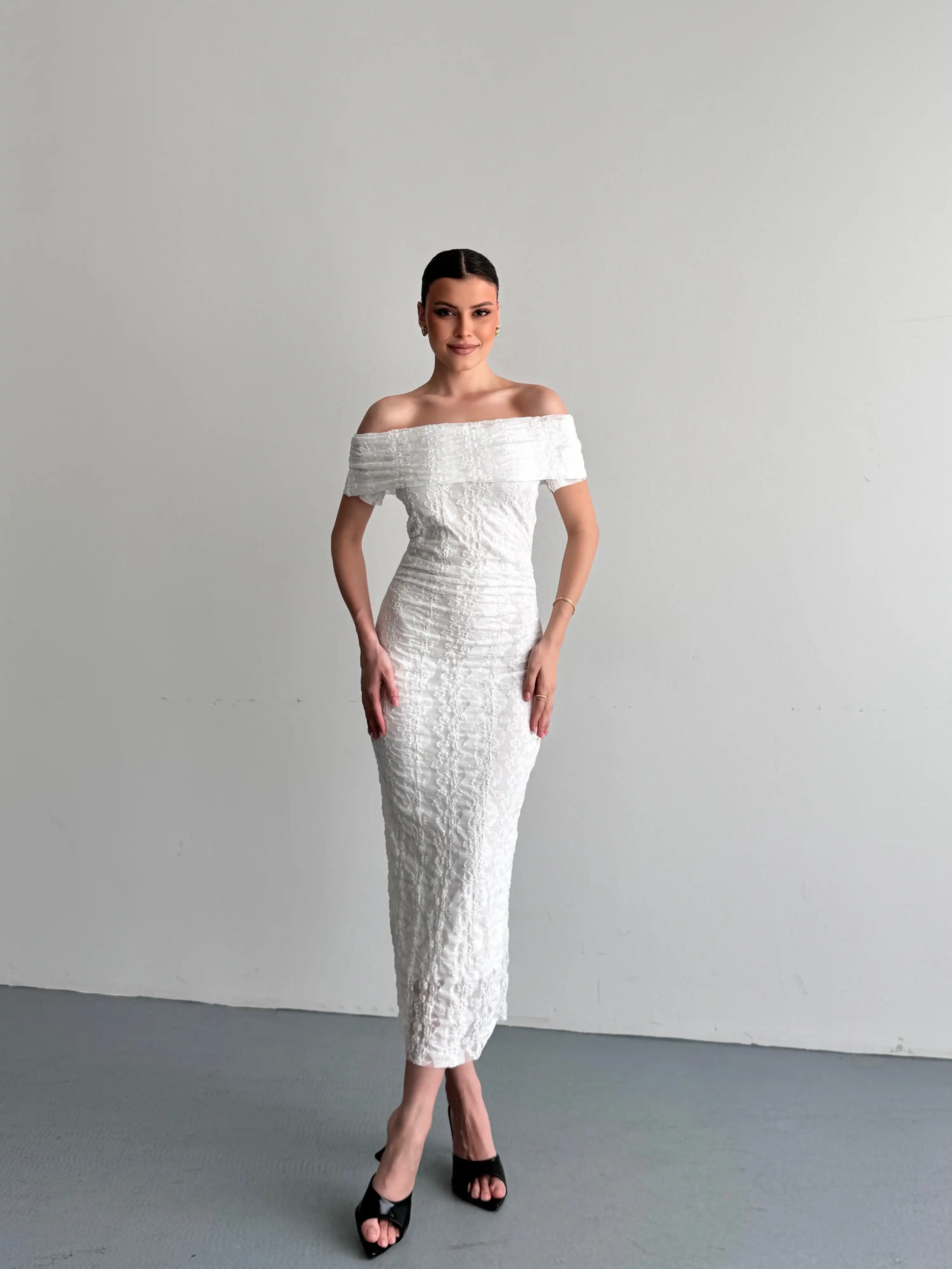 MADONNA YAKA GÜPÜRLÜ UZUN ELBİSE-BEYAZ