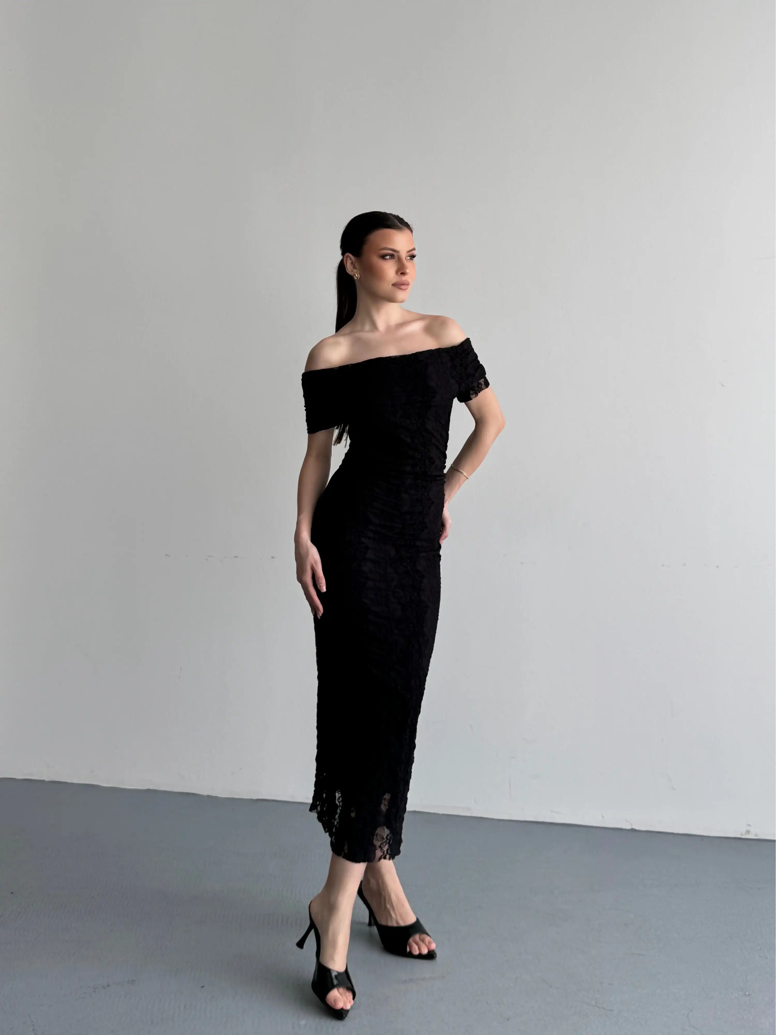 MADONNA YAKA GÜPÜRLÜ UZUN ELBİSE-SİYAH