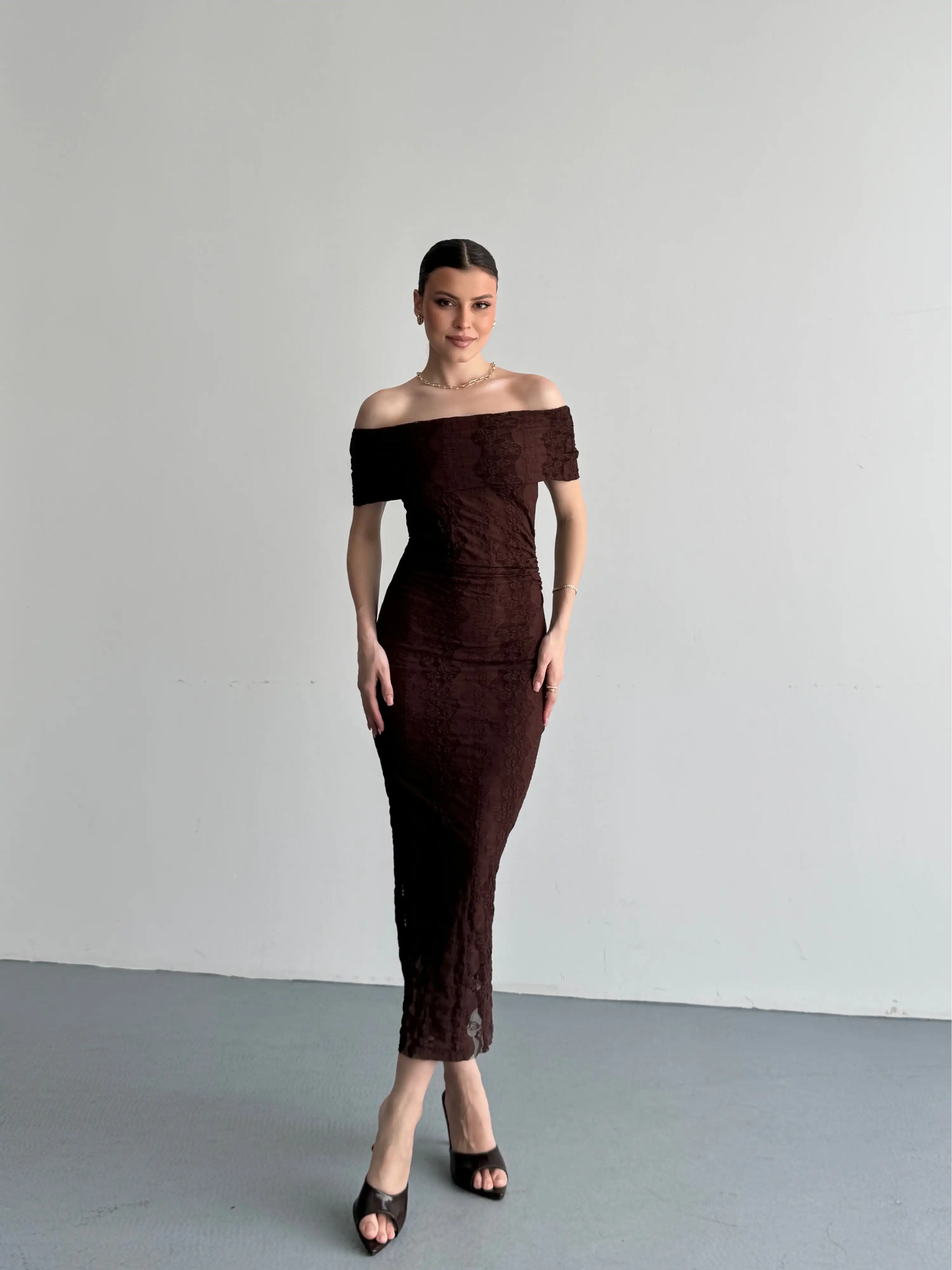 MADONNA YAKA GÜPÜRLÜ UZUN ELBİSE-KAHVE