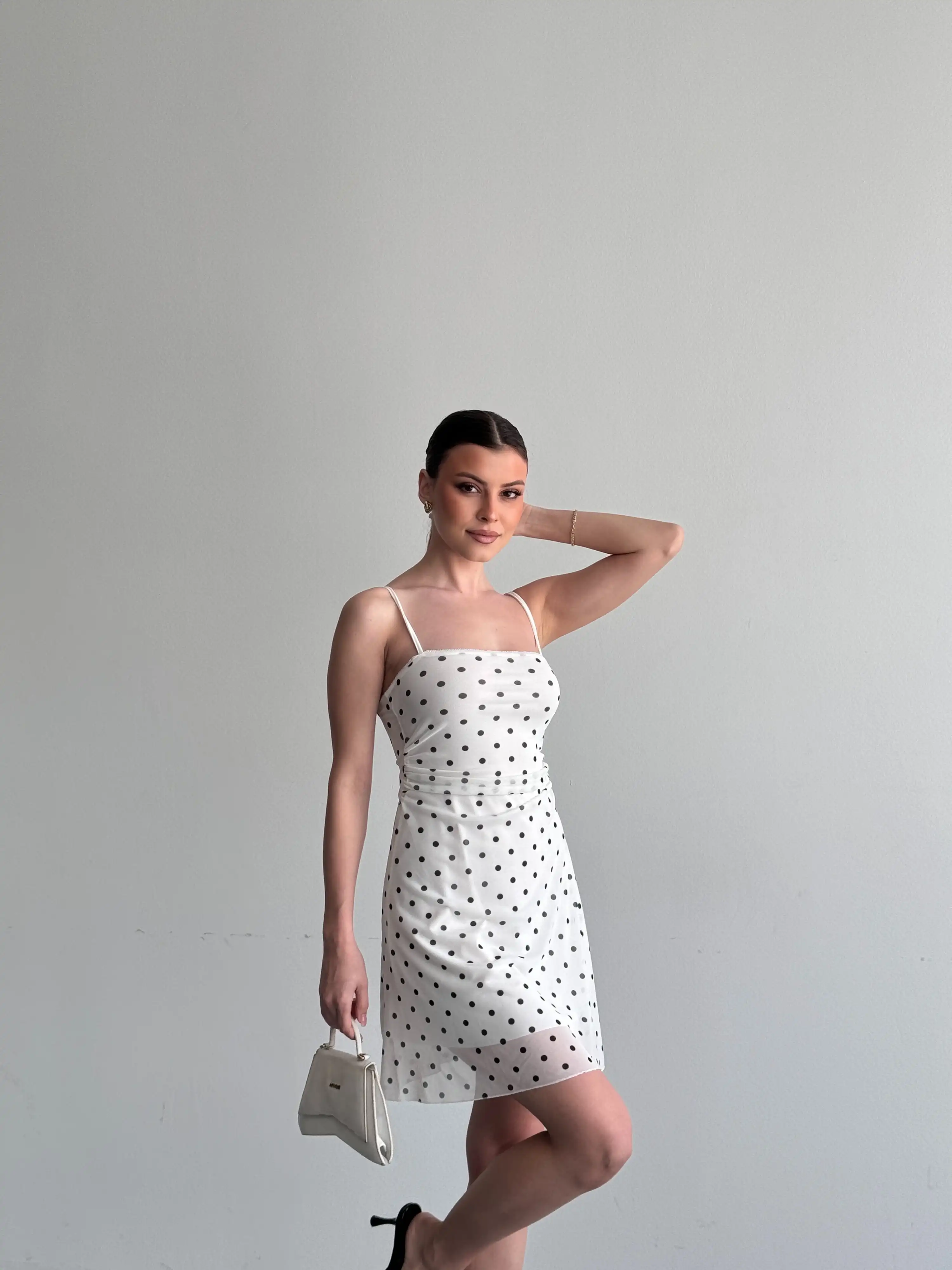 ASKILI MİNİ PUANTİYELİ ELBİSE-BEYAZ