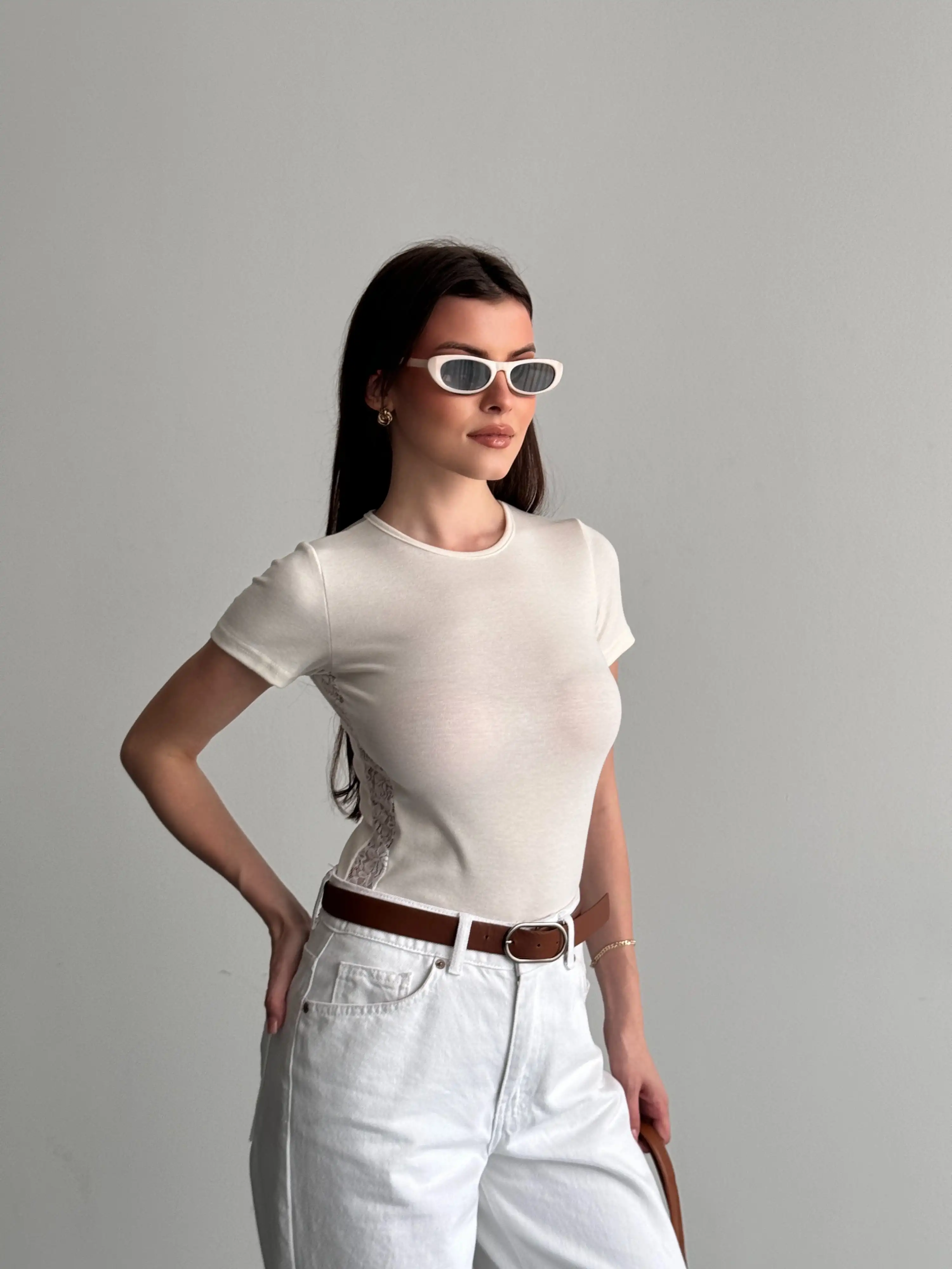 YANDAN DANTEL GEÇİŞLİ KISA KOLLU BODYSUİT-KREM