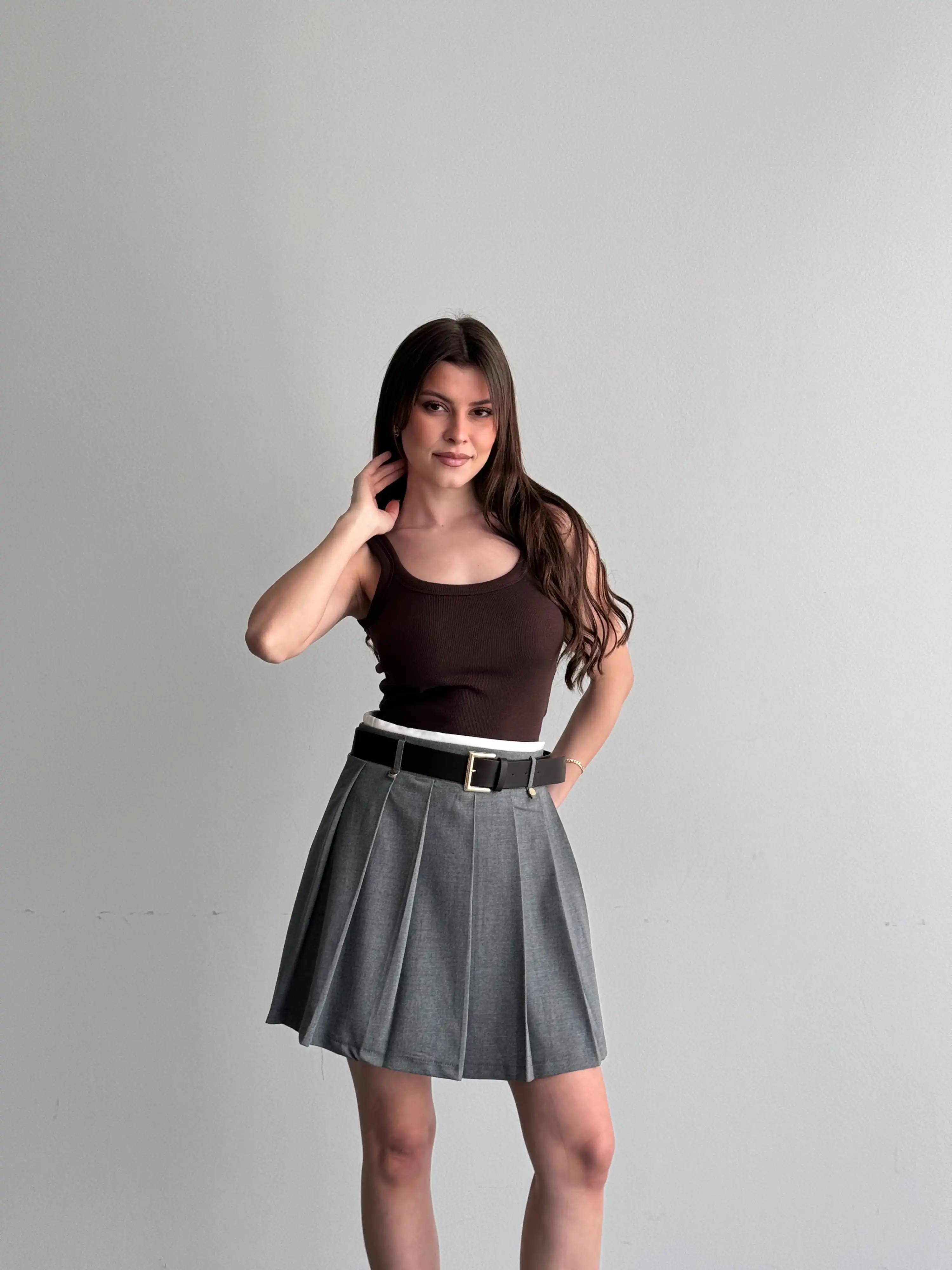 BEL GARNİLİ PİLELİ ŞORT ETEK-GRİ