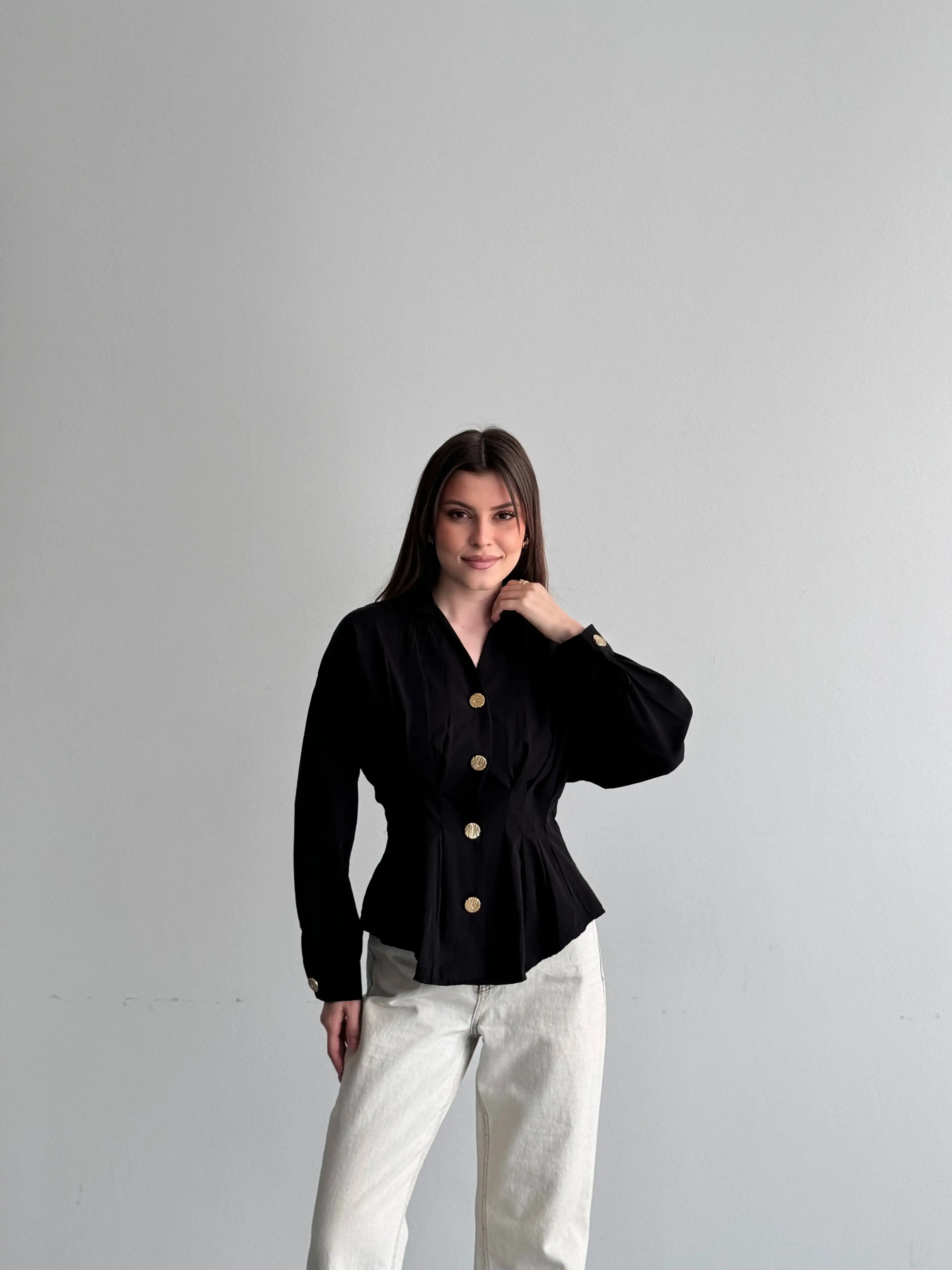 GOLD DÜĞME DETAYLI BELDEN OTURTMALI GÖMLEK-SİYAH