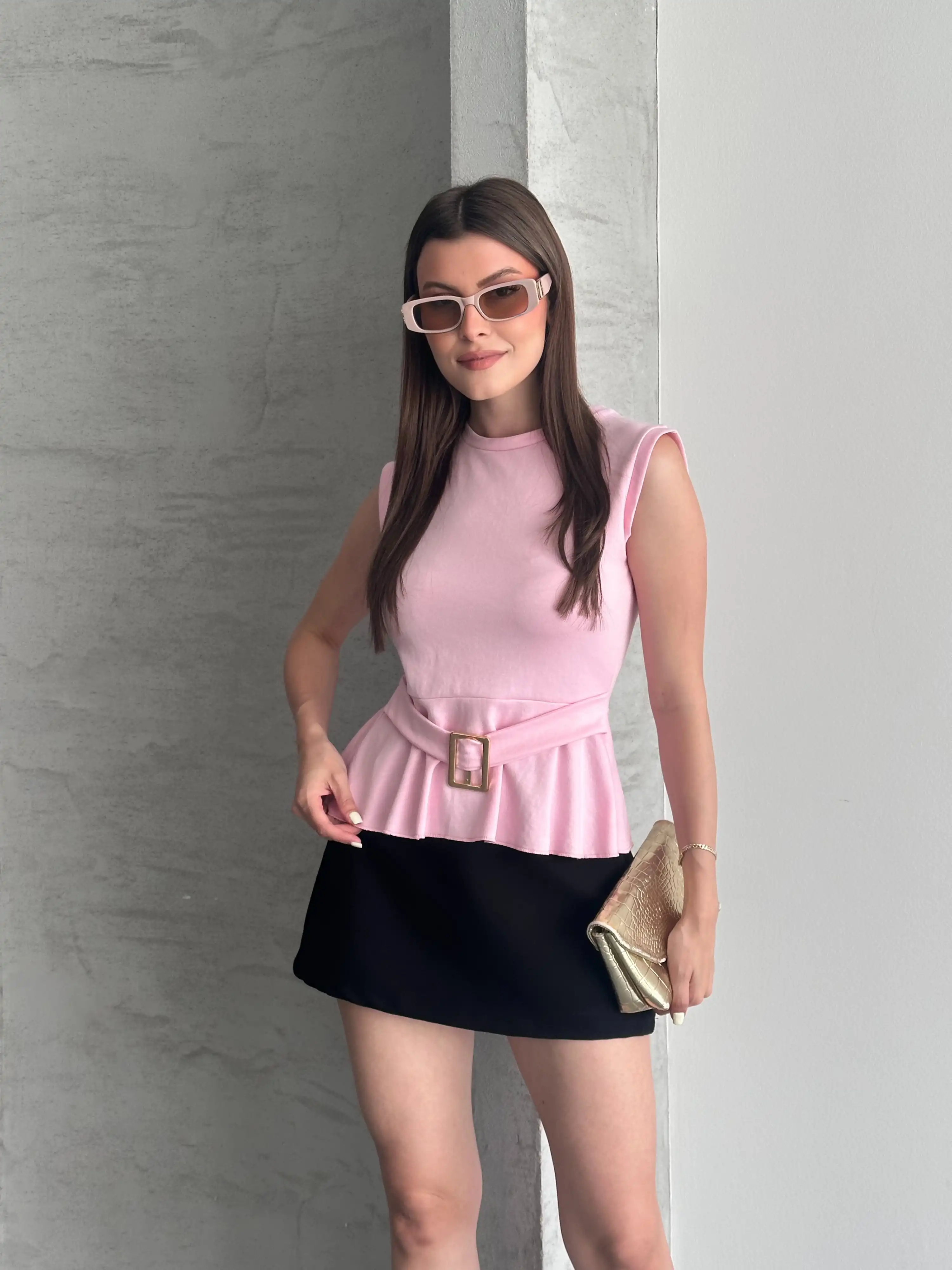 BELDEN SÜS KEMER DETAYLI SIFIR KOL BLUZ-PEMBE