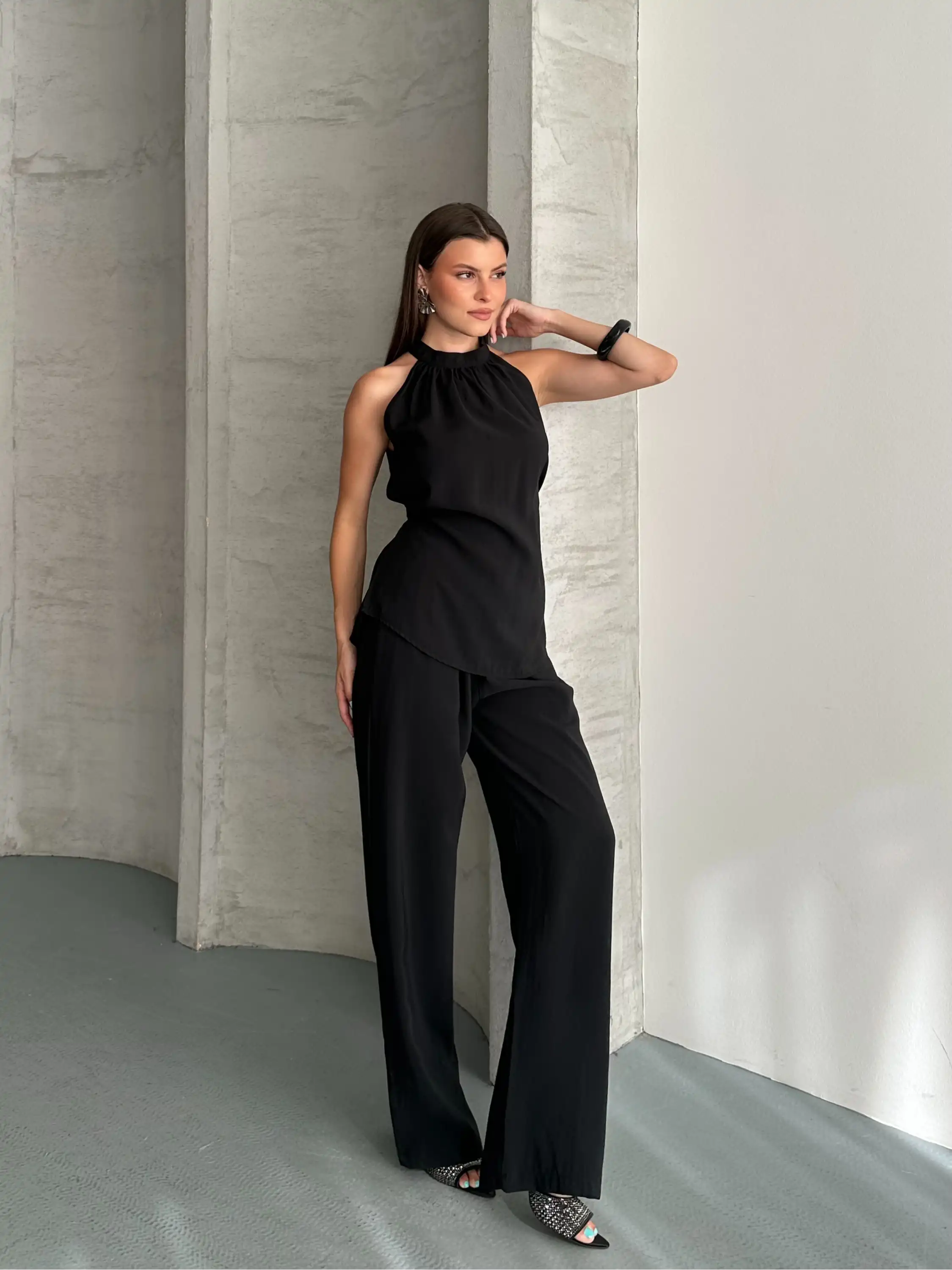 HALTER YAKA İP DETAYLI BLUZLU PANTOLONLU TAKIM-SİYAH