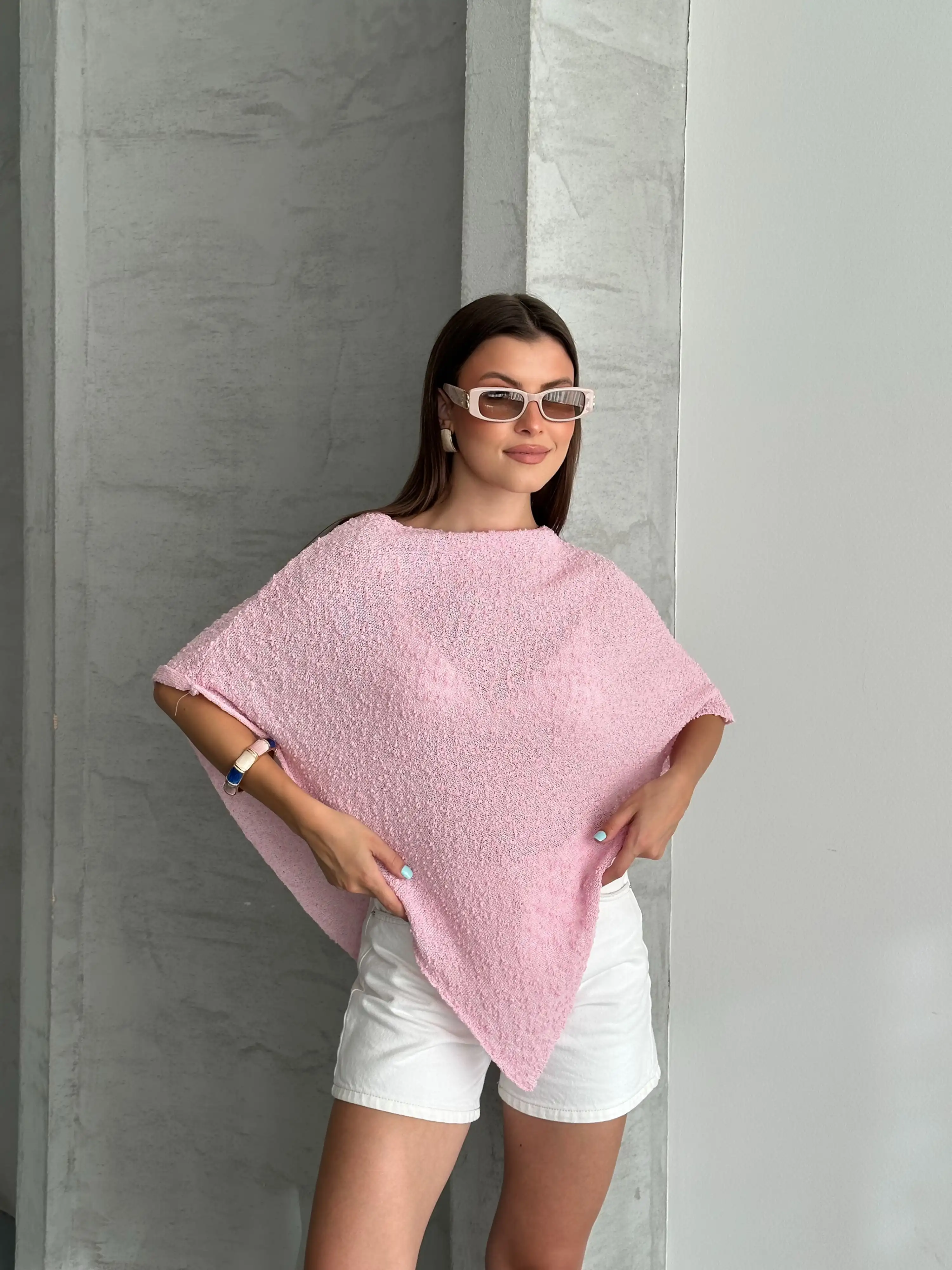ÜÇGEN DETAYLI GÜPÜRLÜ PANÇO BLUZ-PEMBE