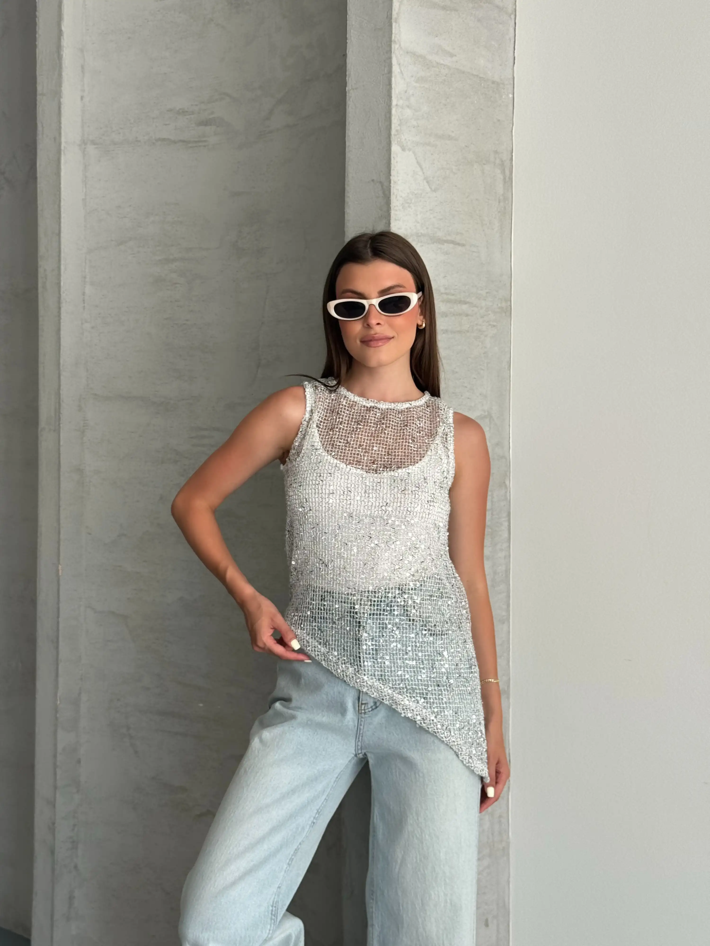 ASTARLI PULLU ASİMETRİK BLUZ-BEYAZ