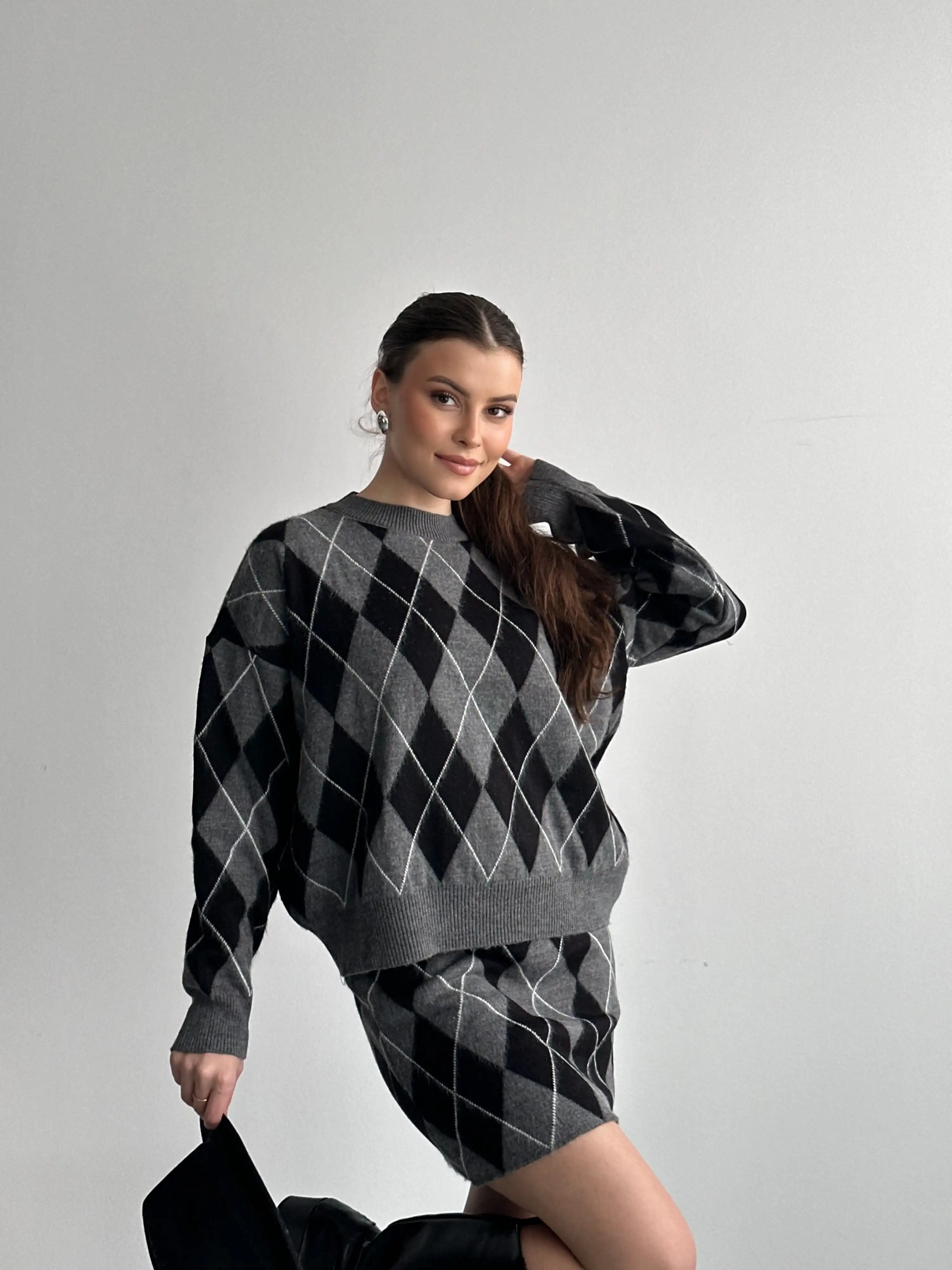 BAKLAVA DESENLİ ETEKLİ TRİKO TAKIM-SİYAH