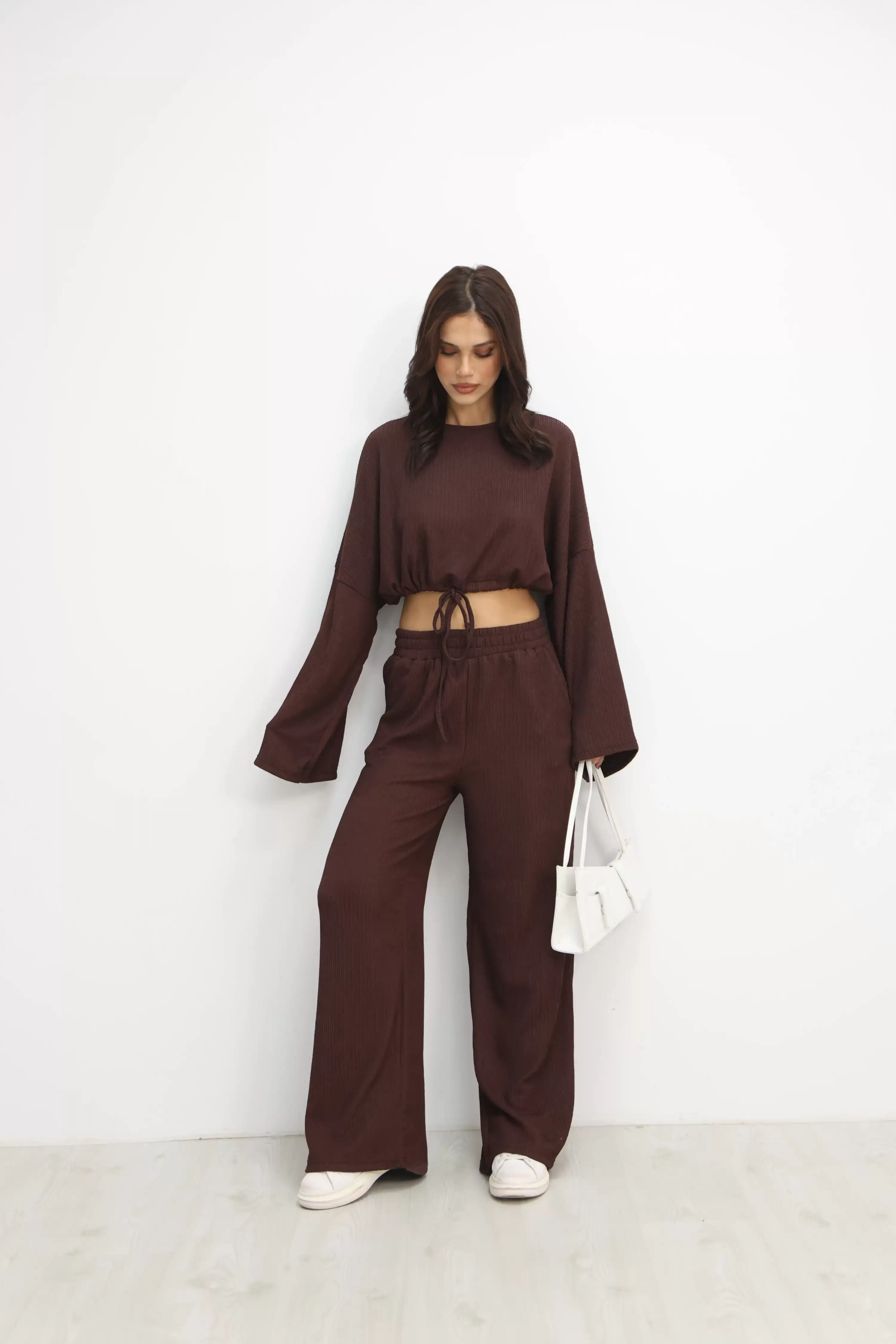 BELDEN BÜZME LASTİKLİ KENDİNDEN ÇİZGİLİ TAKIM-KAHVE