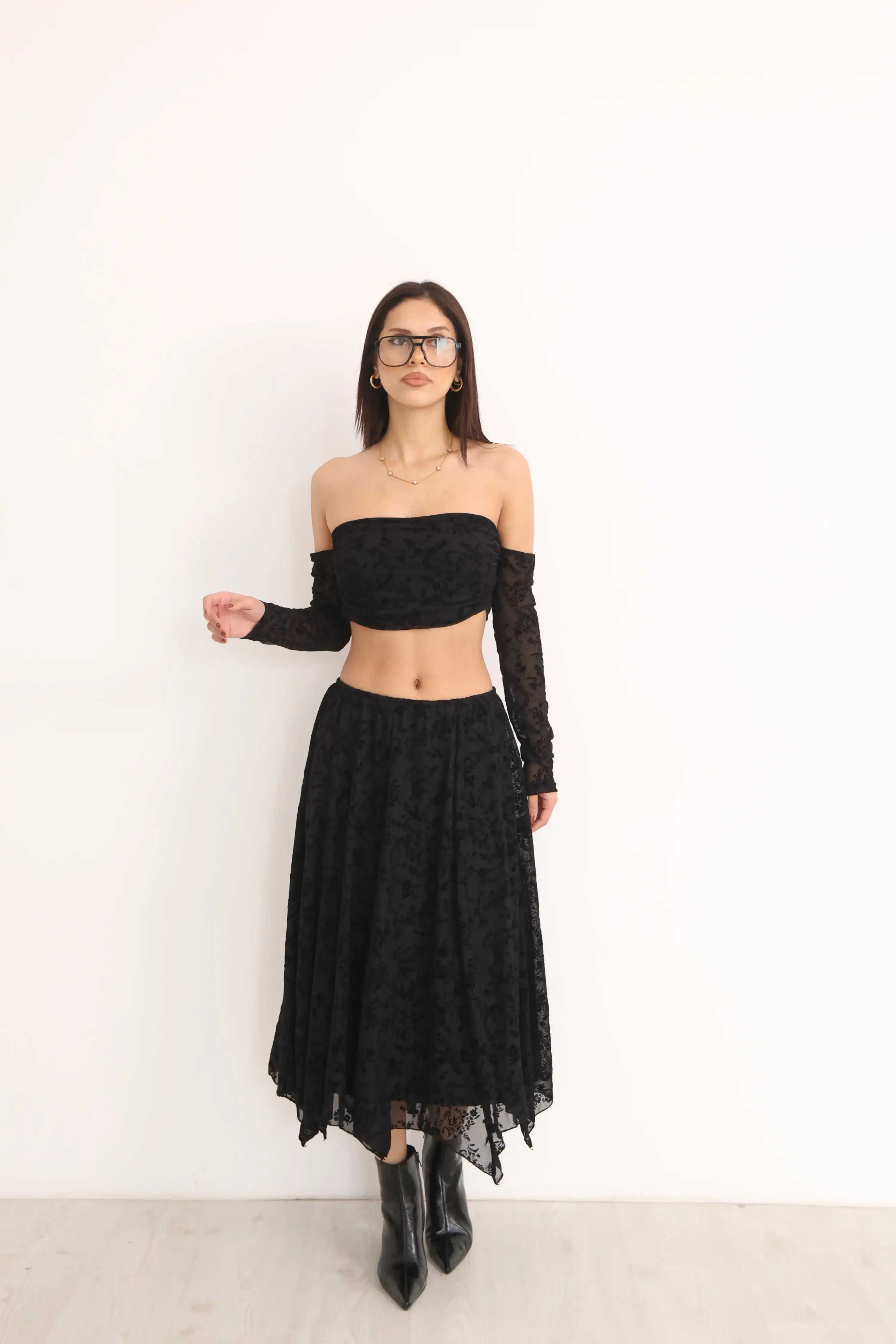 ÇİÇEK DESENLİ BÜZGÜLÜ BLUZ TAKIM-SİYAH