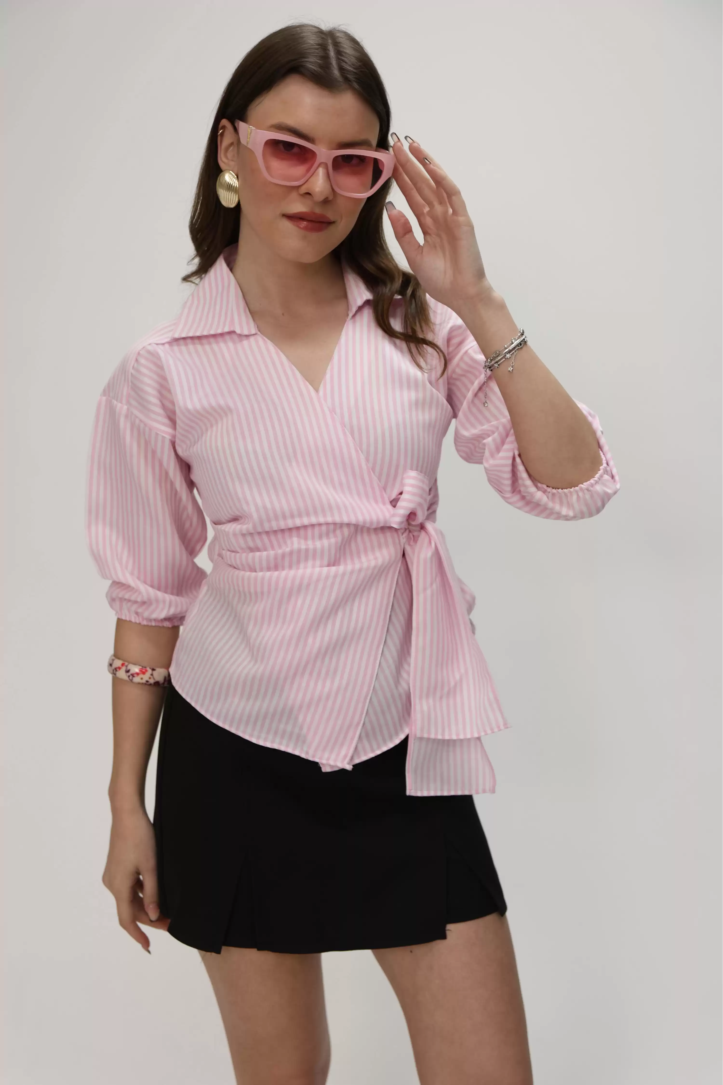 ÇİZGİLİ YANDAN BAĞLAMALI GÖMLEK-PEMBE