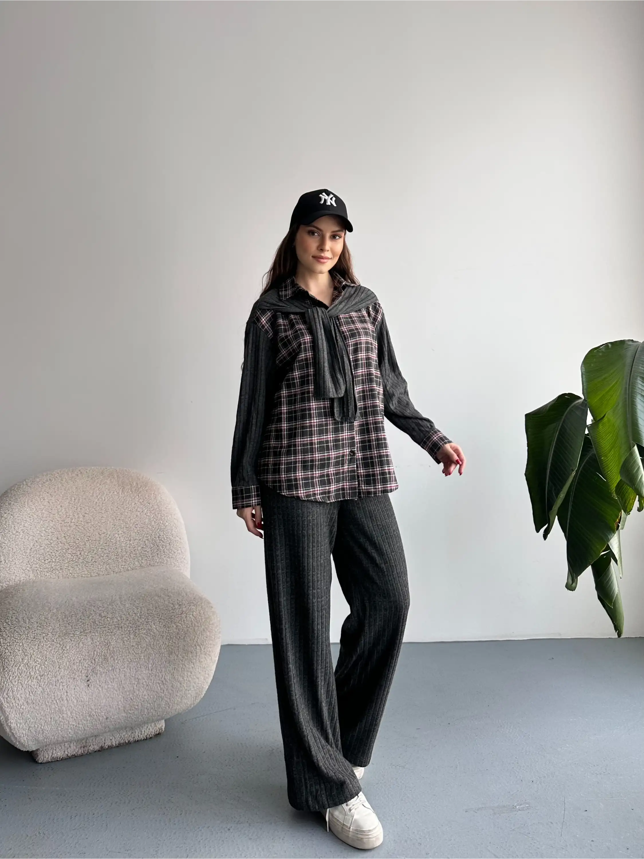 EKOSE DETAYLI PANTOLONLU TAKIM-ANTRASİT