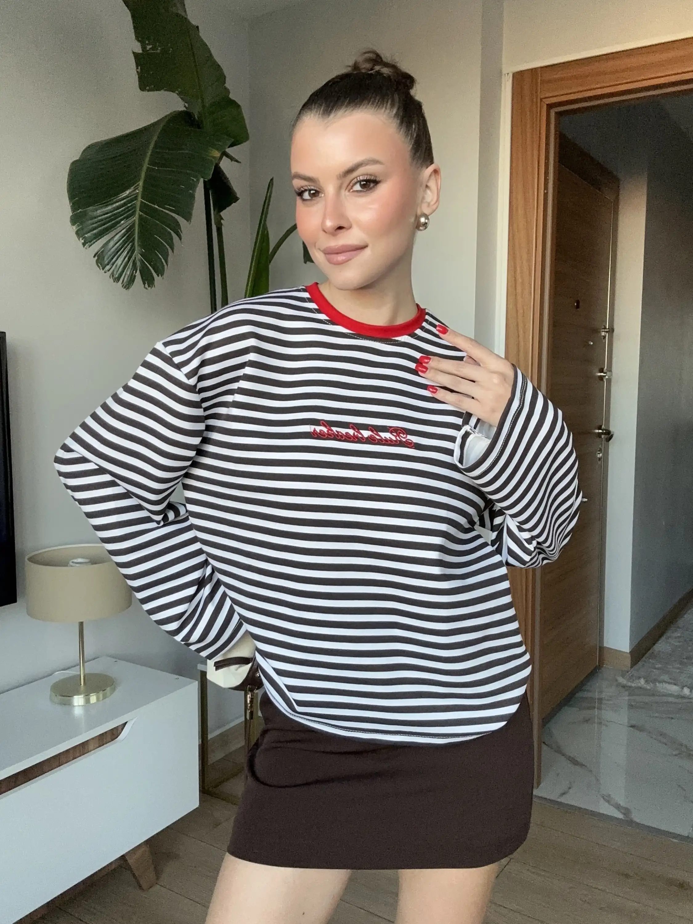 İNCE ÇİZGİLİ TİPOGRAFİ YAZILI SWEATSHİRT-KAHVE