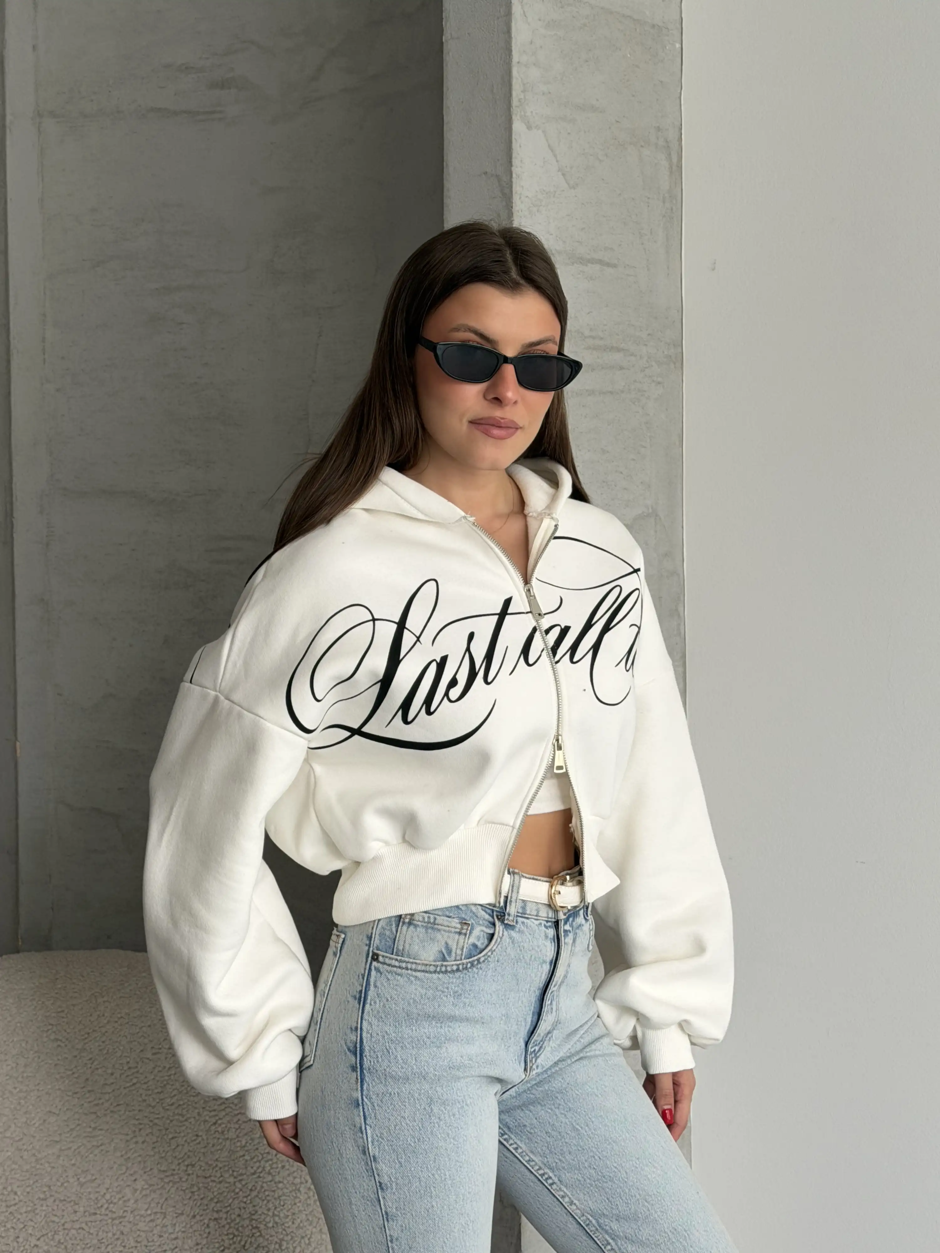 KALİGRAFİ BASKILI ÇİFT FERMUARLI KAPÜŞONLU SWEATSHİRT-BEYAZ