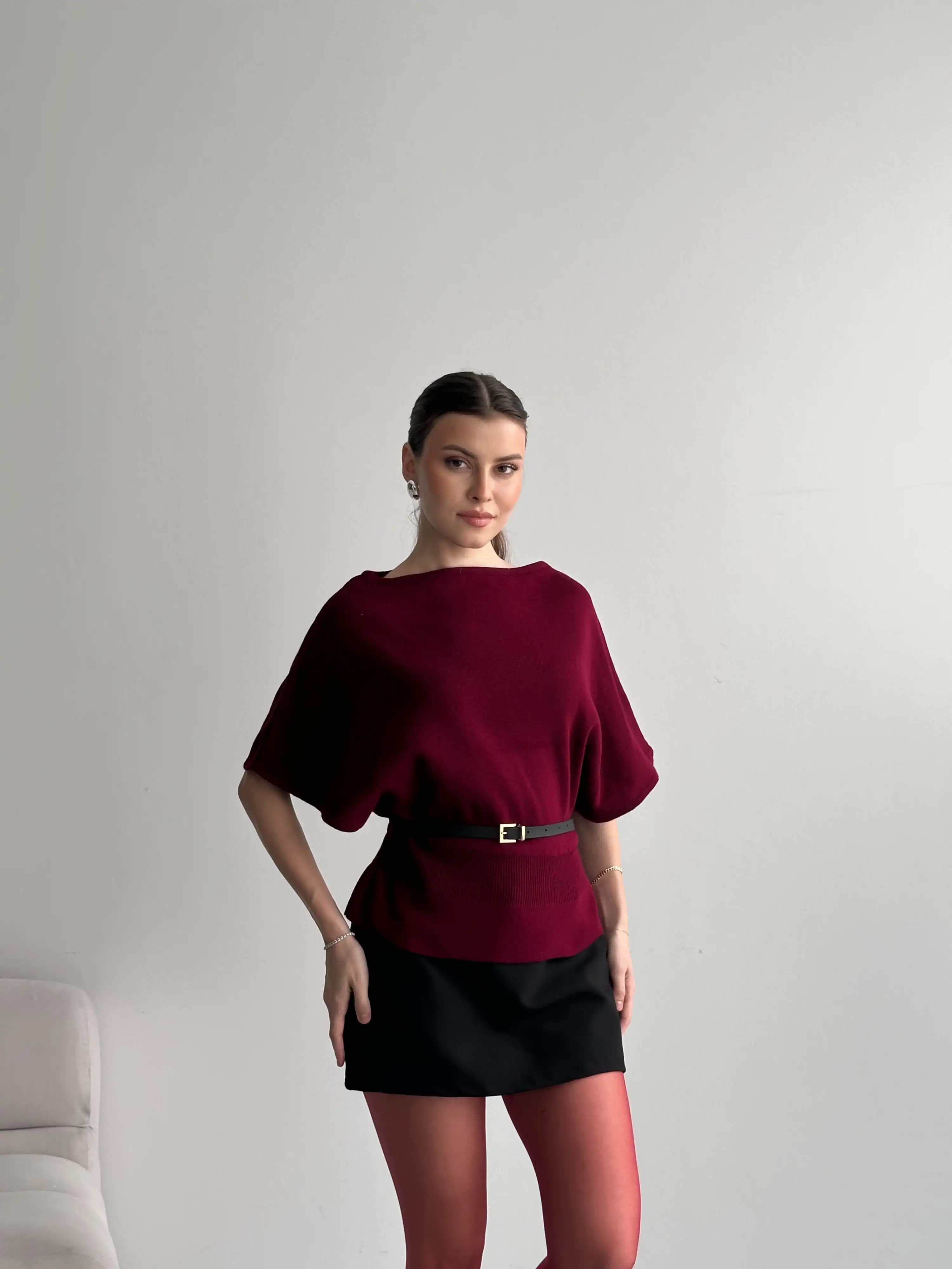 KEMER DETAYLI TRİKO BLUZ-BORDO