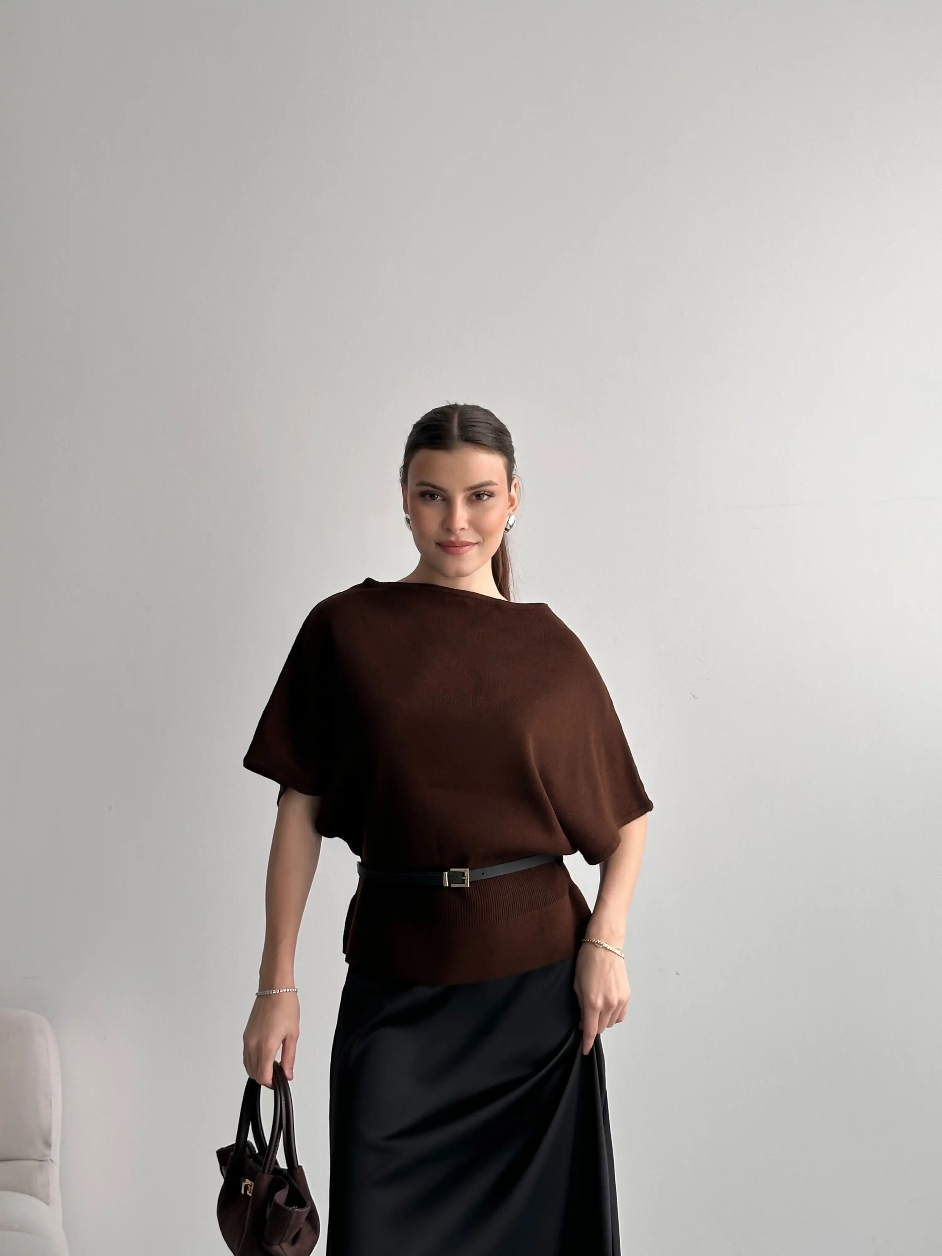 KEMER DETAYLI TRİKO BLUZ-KAHVE