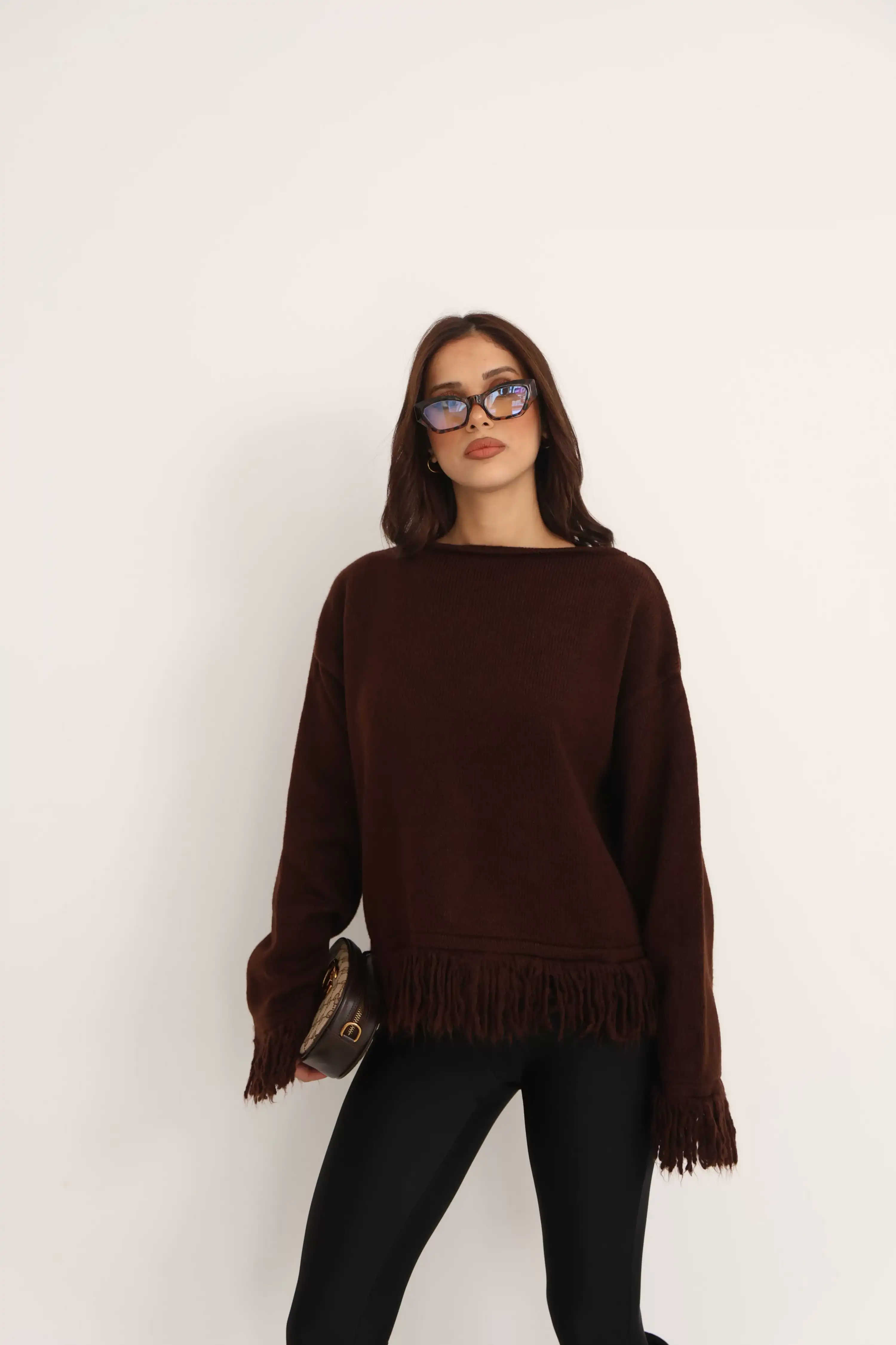 KOL VE ETEĞİ SAÇAKLI KAZAK-KAHVE