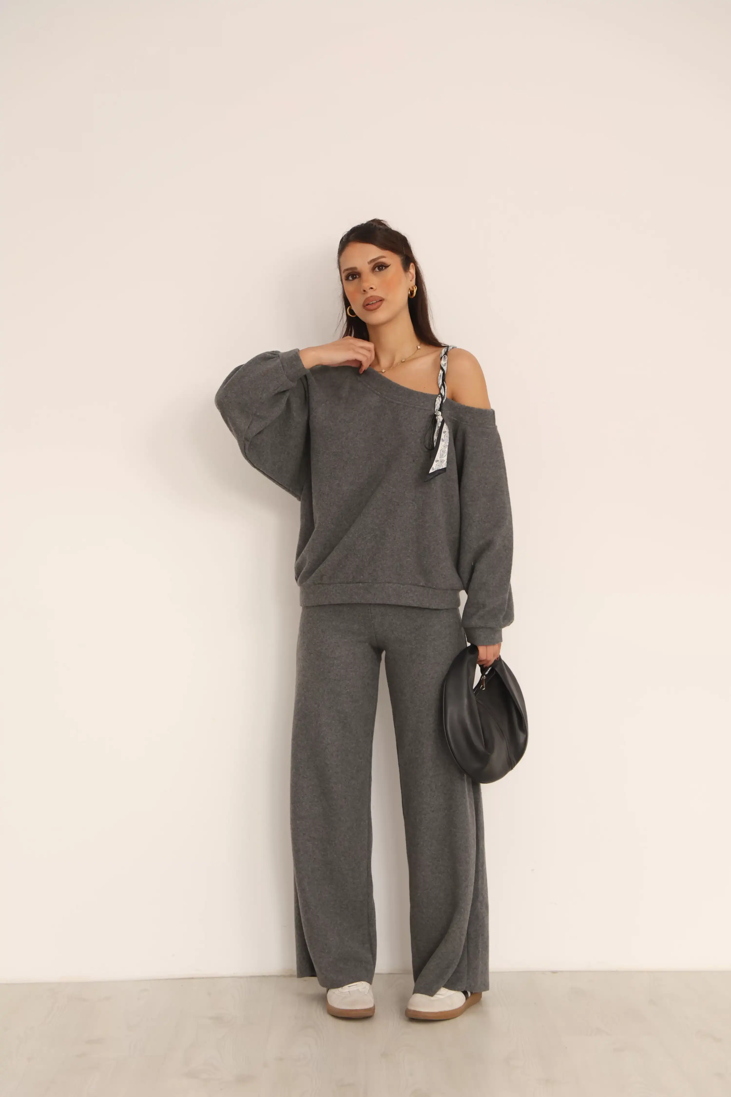 TEK OMUZ ŞAL DETAYLI SELANİK TAKIM-GRİ