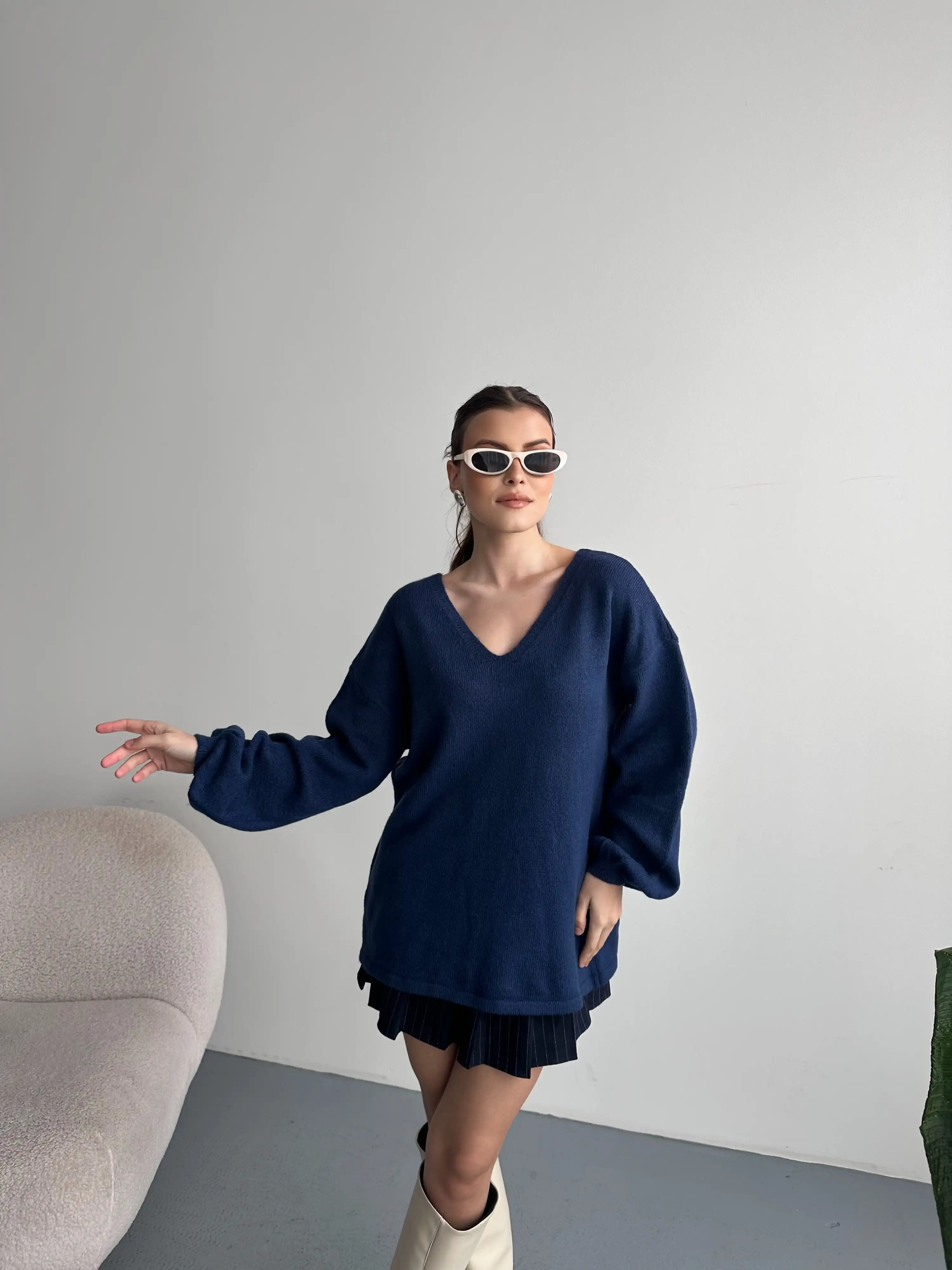 V YAKA YUMUŞAK DOKULU KAZAK-LACİVERT