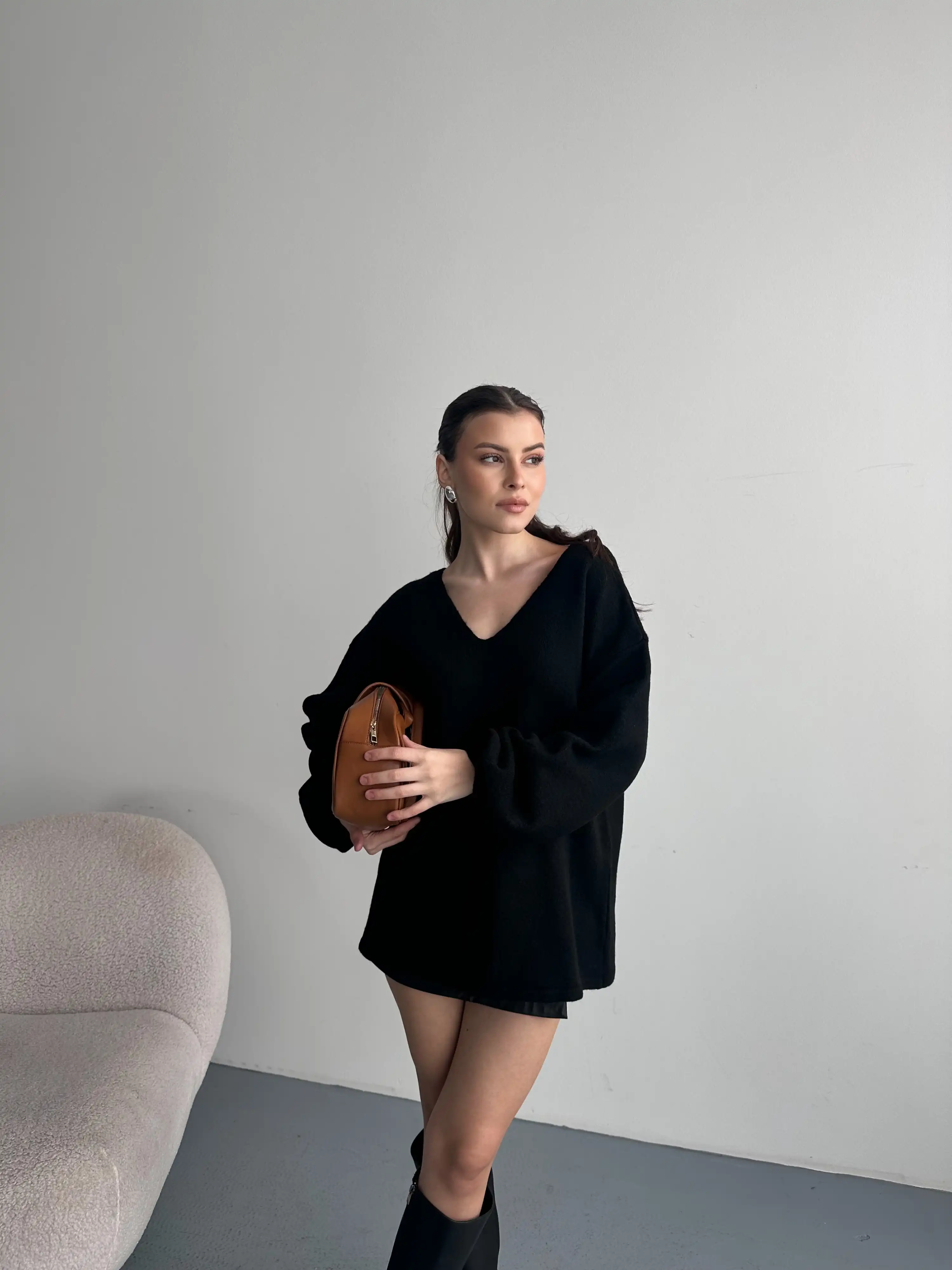 V YAKA YUMUŞAK DOKULU KAZAK-SİYAH