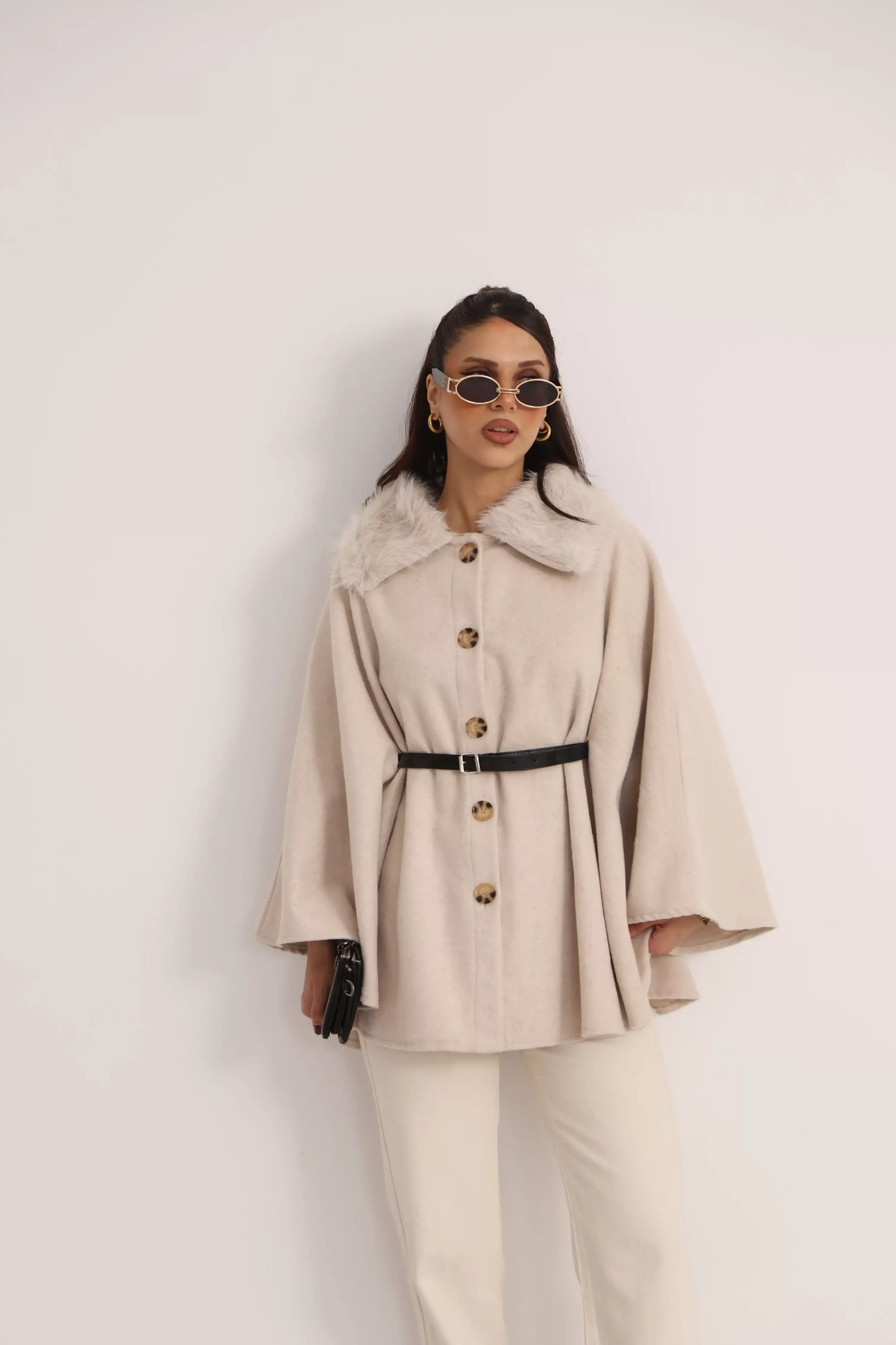 YAKA KÜRK KEMERLİ PANÇO-KREM