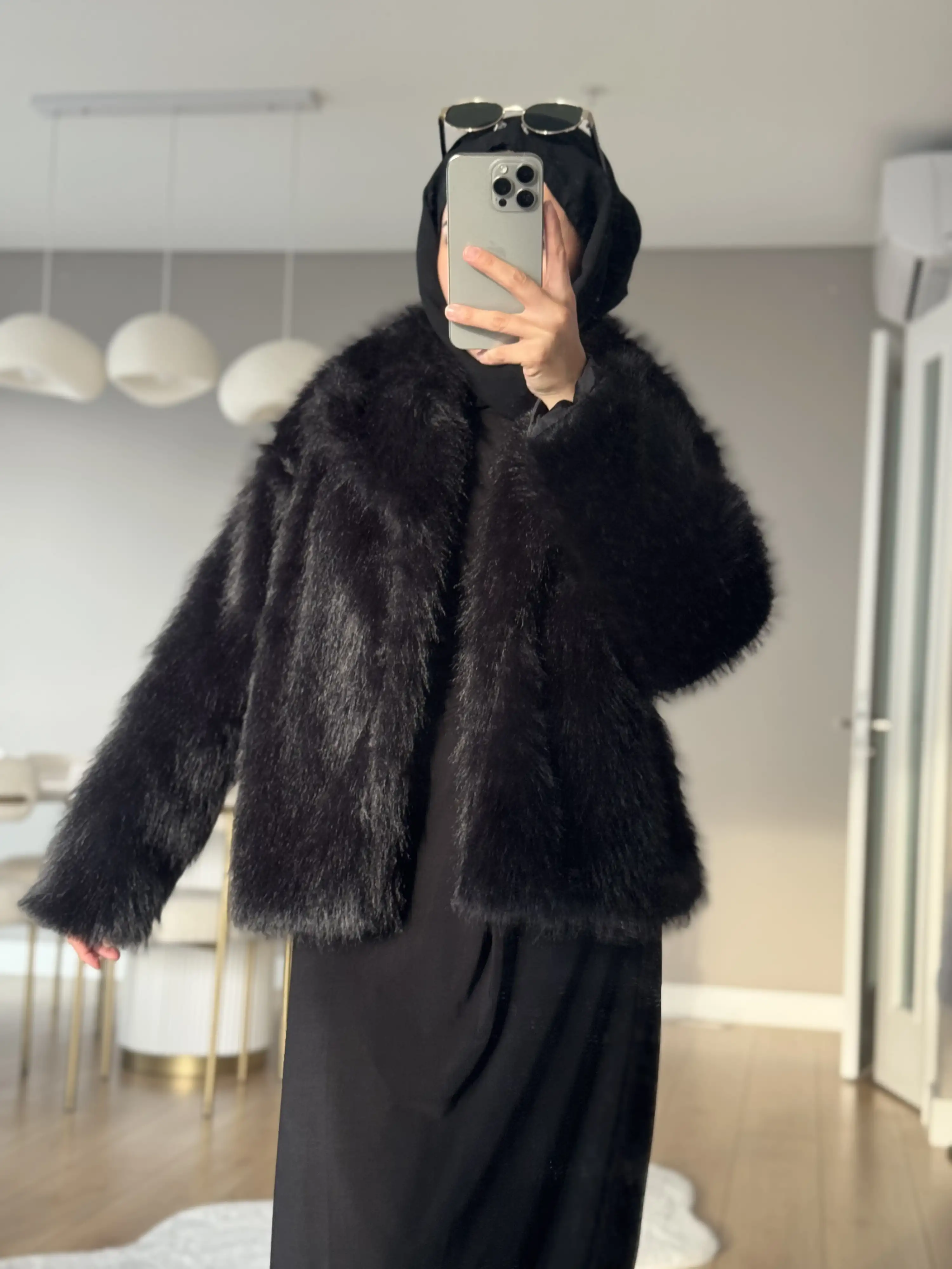 YAKALI ASTARLI TÜYLÜ KÜRK -SİYAH