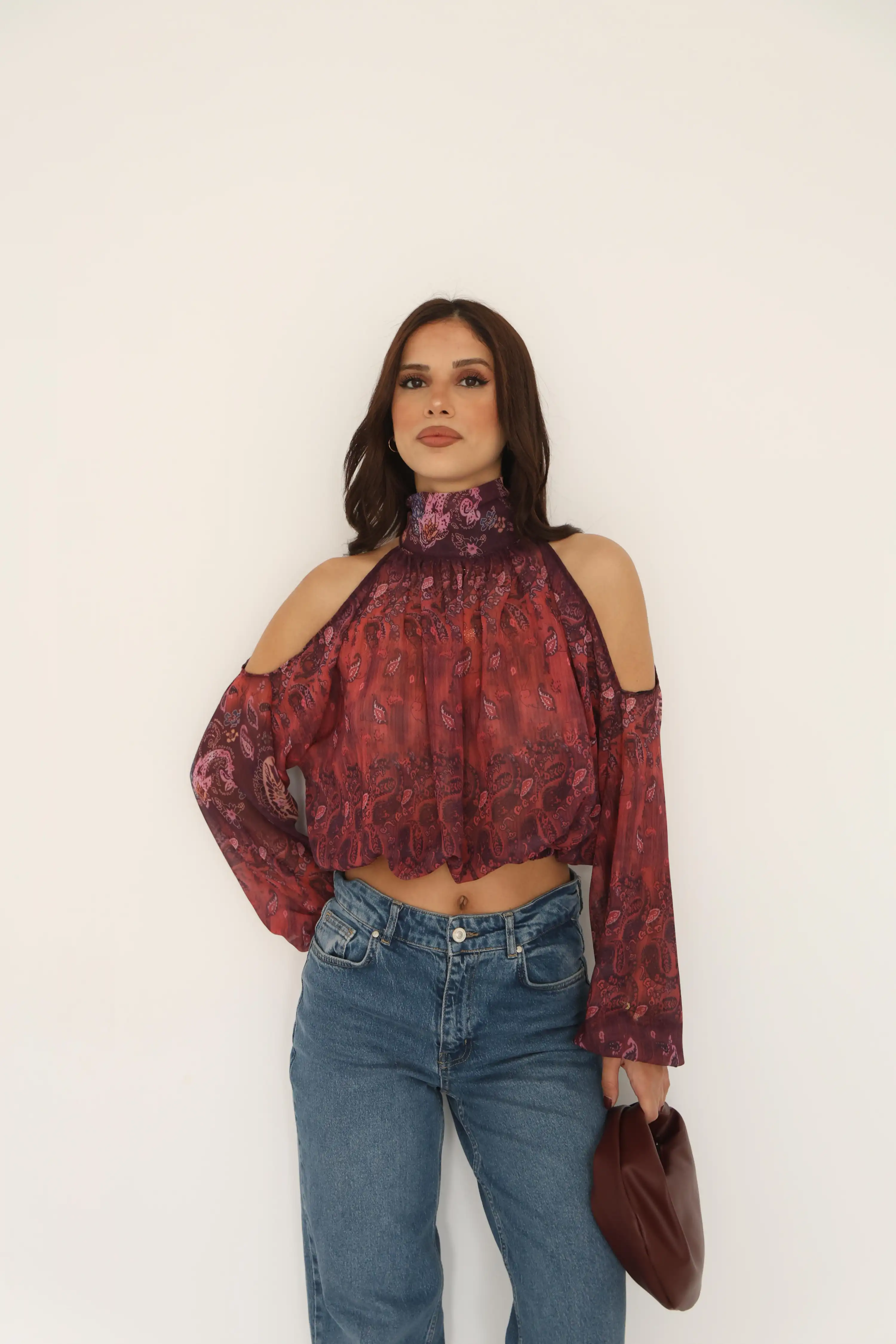 DESENLİ OMZU AÇIK ŞİFON BLUZ-BORDO