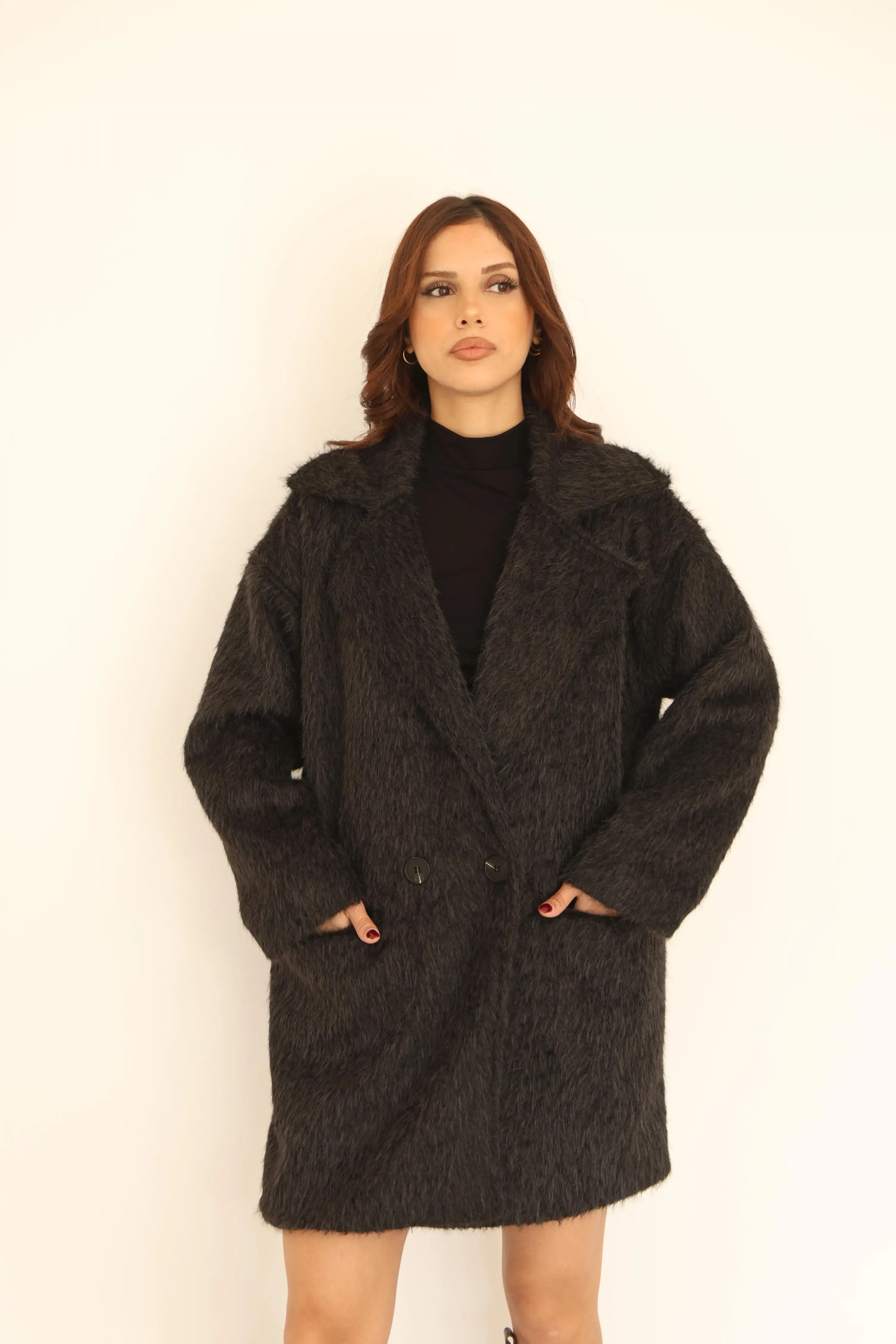 KRUVAZE YAKA YUMUŞAK TÜYLÜ DÜĞMELİ MONT-SİYAH