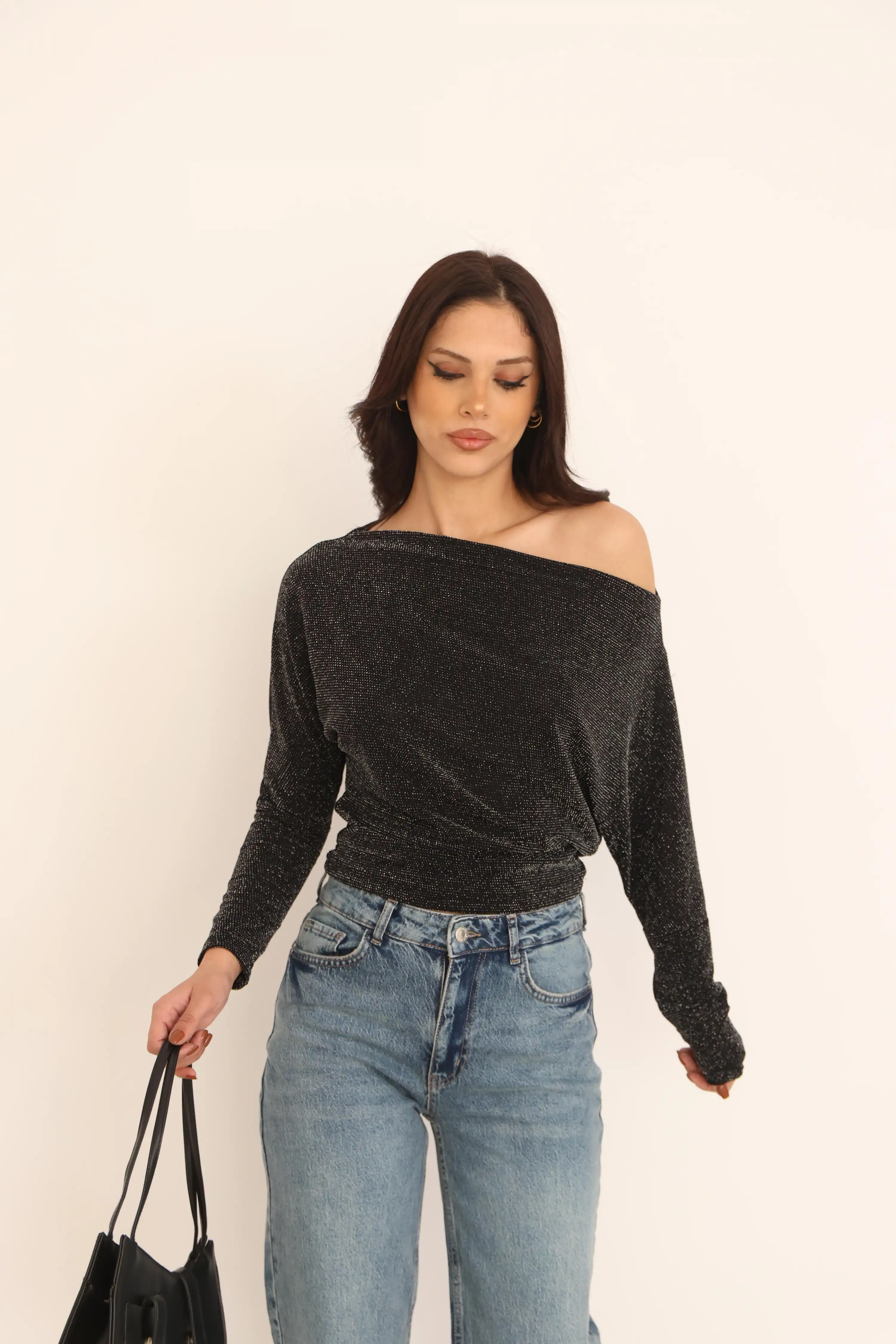 OMUZ DETAYLI BLUZ-SİYAH