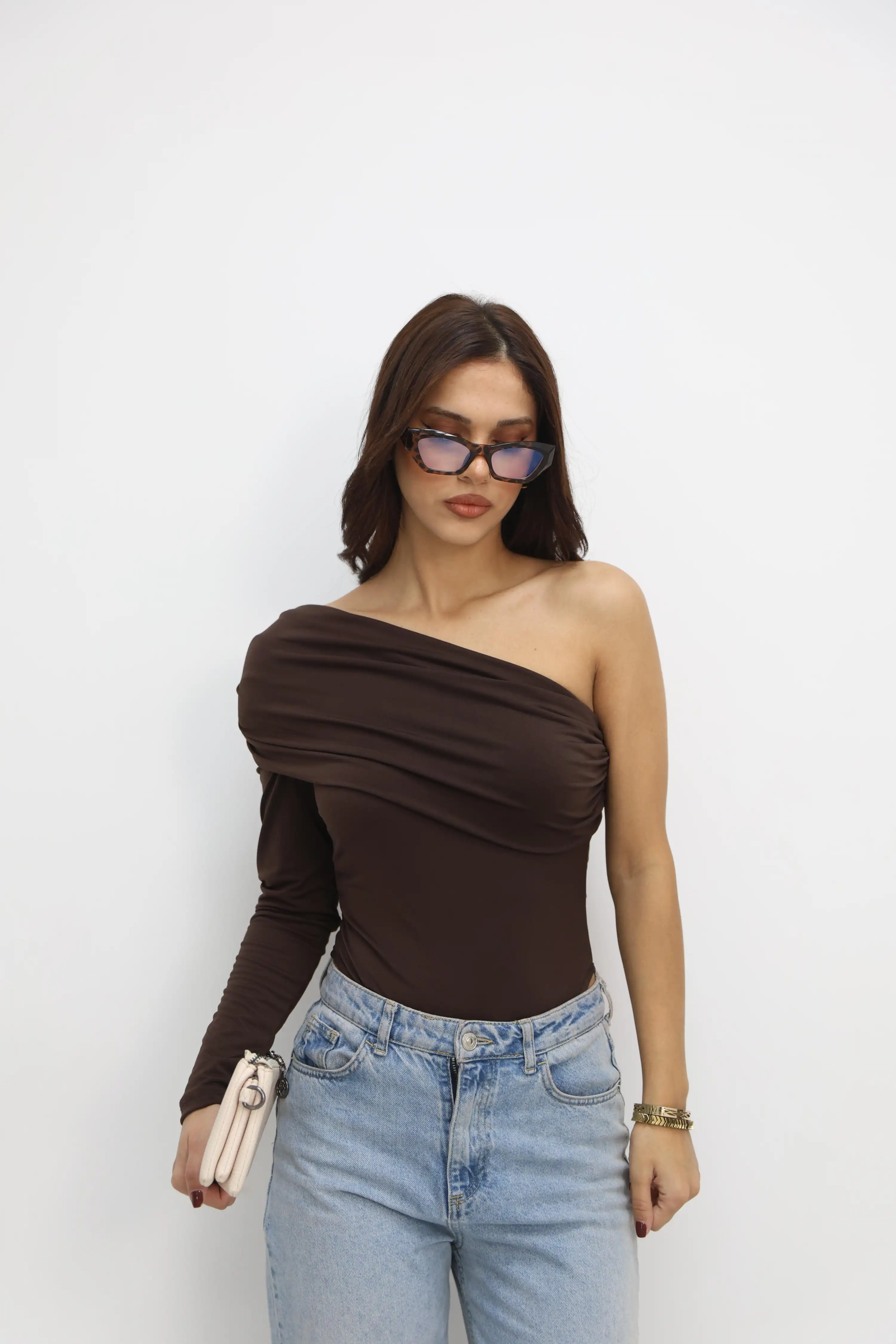 TEK OMUZ SANDY BODYSUİT-KAHVE