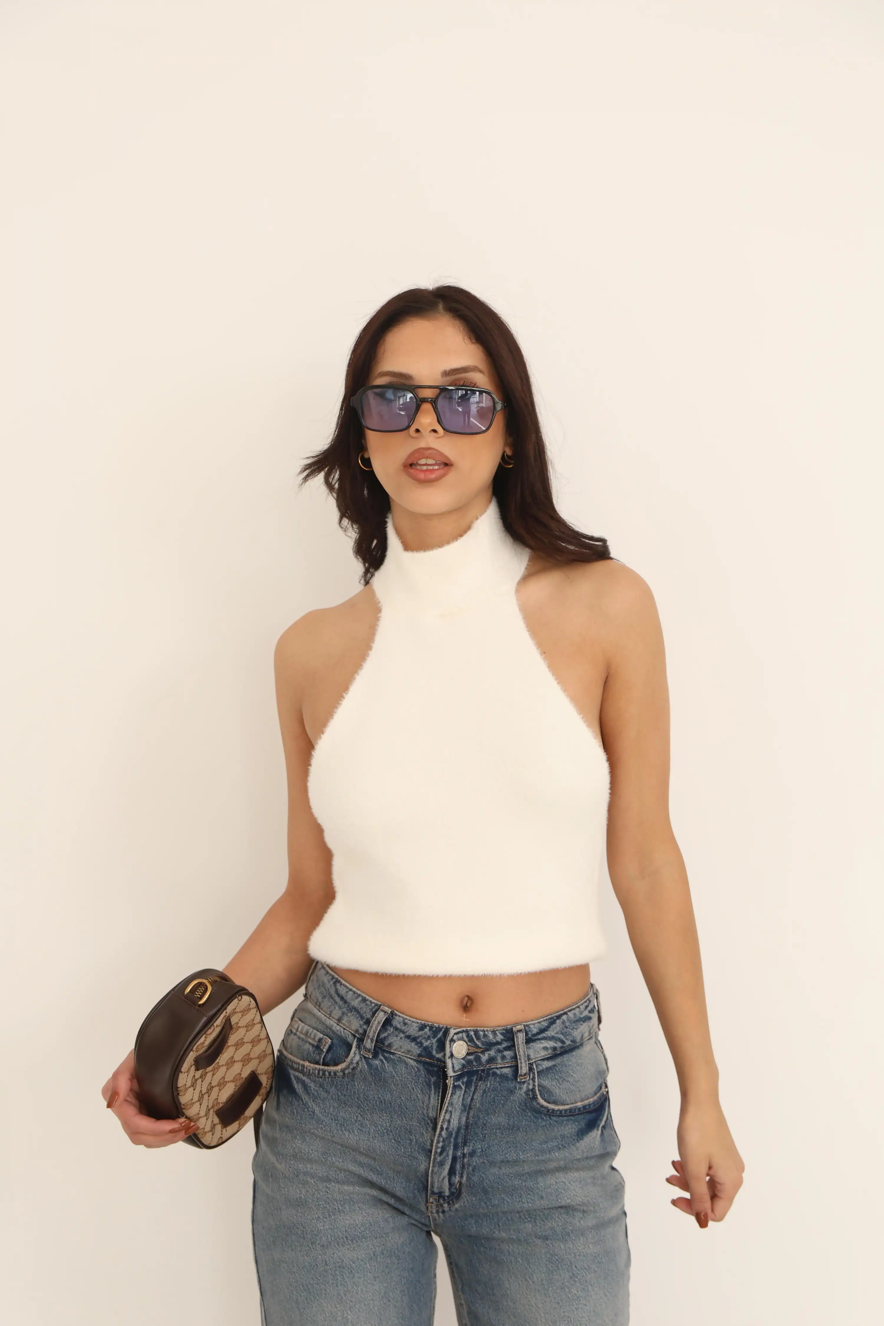 TÜYLÜ BOYUNDAN BAĞLAMALI ÖRGÜ BLUZ-BEYAZ