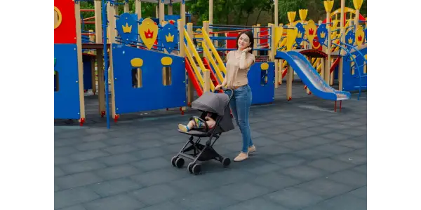 Katlanır Bebek Arabası Nedir? Neden Tercih Edilir?