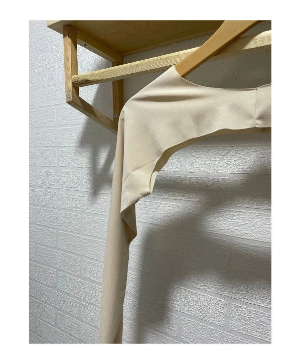 BOYUNDAN GEÇİRMELİ SIFIR YAKA KOLLUK