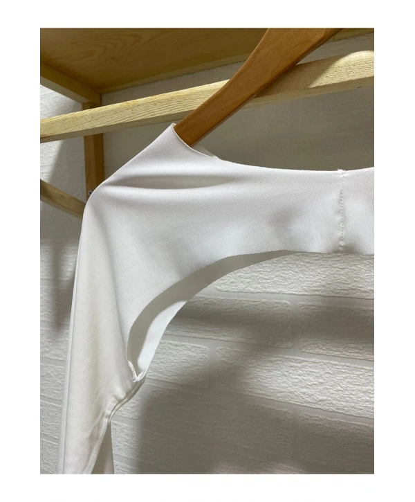 BOYUNDAN GEÇİRMELİ SIFIR YAKA KOLLUK