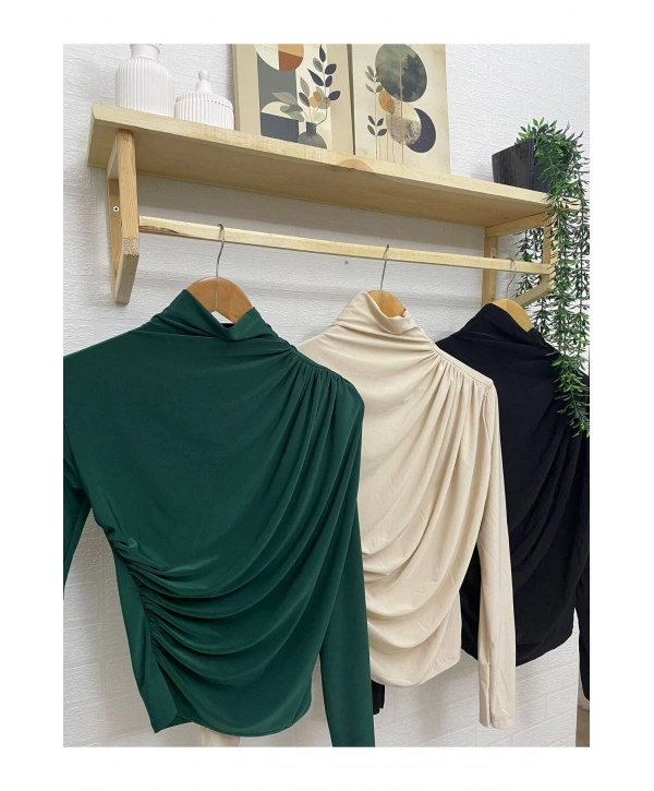 KADIN OMUZ VE BEL BÜZGÜLÜ UZUN KOLLU BLUZ