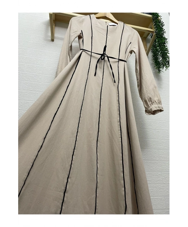 BİYELİ, PARÇALI, İNCE KUŞAKLI ELBİSE