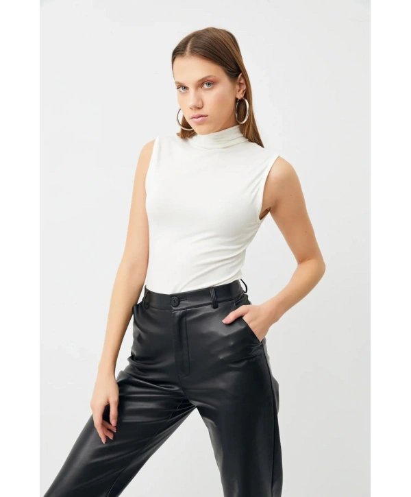 Penye Kumaş Boğazlı Badi - Beyaz