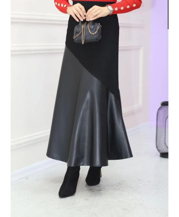 Siyah Deri Garnili Kloş Etek