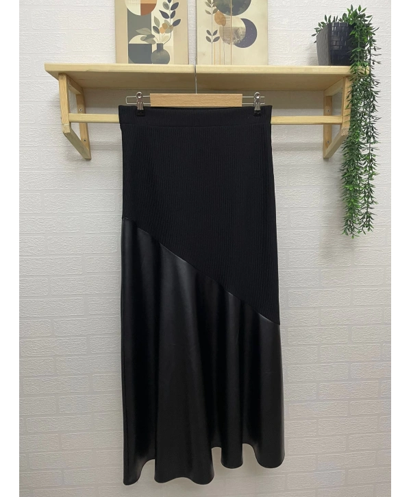 Siyah Deri Garnili Kloş Etek