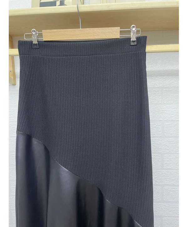 Siyah Deri Garnili Kloş Etek