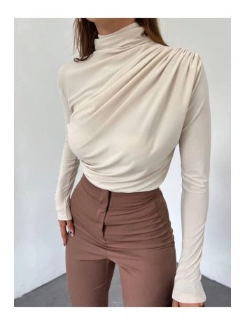 KADIN OMUZ VE BEL BÜZGÜLÜ UZUN KOLLU BLUZ