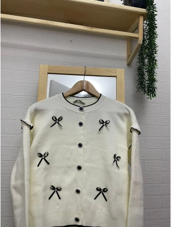 Kurdela Fiyonklu Triko Hırka - Beyaz