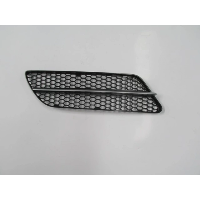 ALFA ROMEO 147- 05/09; ÖN TAMPON PANJURU SAĞ SİYAH (ÇITASI GÜMÜŞ GRİ) (TYG)