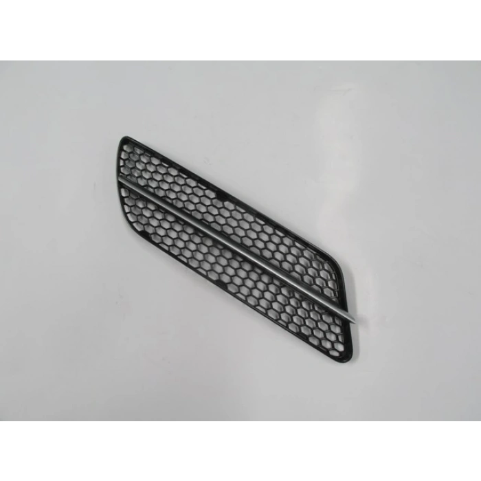 ALFA ROMEO 147- 05/09; ÖN TAMPON PANJURU SAĞ SİYAH (ÇITASI GÜMÜŞ GRİ) (TYG)