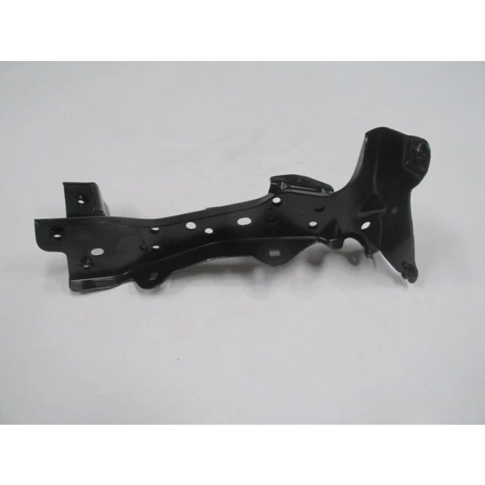 AUDI A3- SD/HB/SB- 12/16; ÖN ÇAMURLUK BRAKETİ SOL (TW)