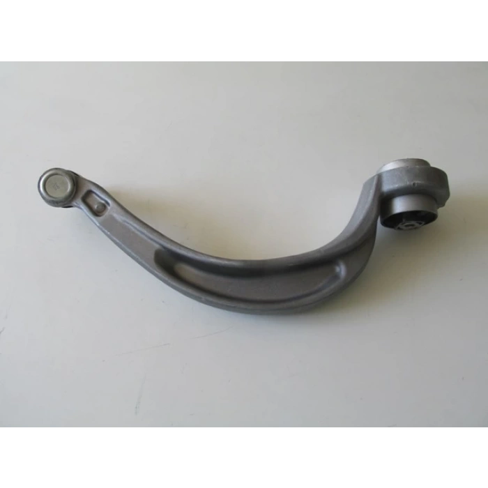 AUDI A4- 13/15; ÖN ALT TABLA SAG EGRI TIP BURÇLU/ROTILLI (65 MM M14) (SALINCAK) ALÜMINYUM (SH)