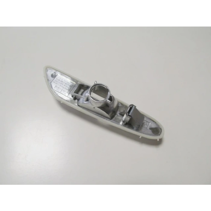 BMW 1 SERI- E87- 04/11; ÇAMURLUK SİNYALİ SAĞ BEYAZ (FAMELLA)